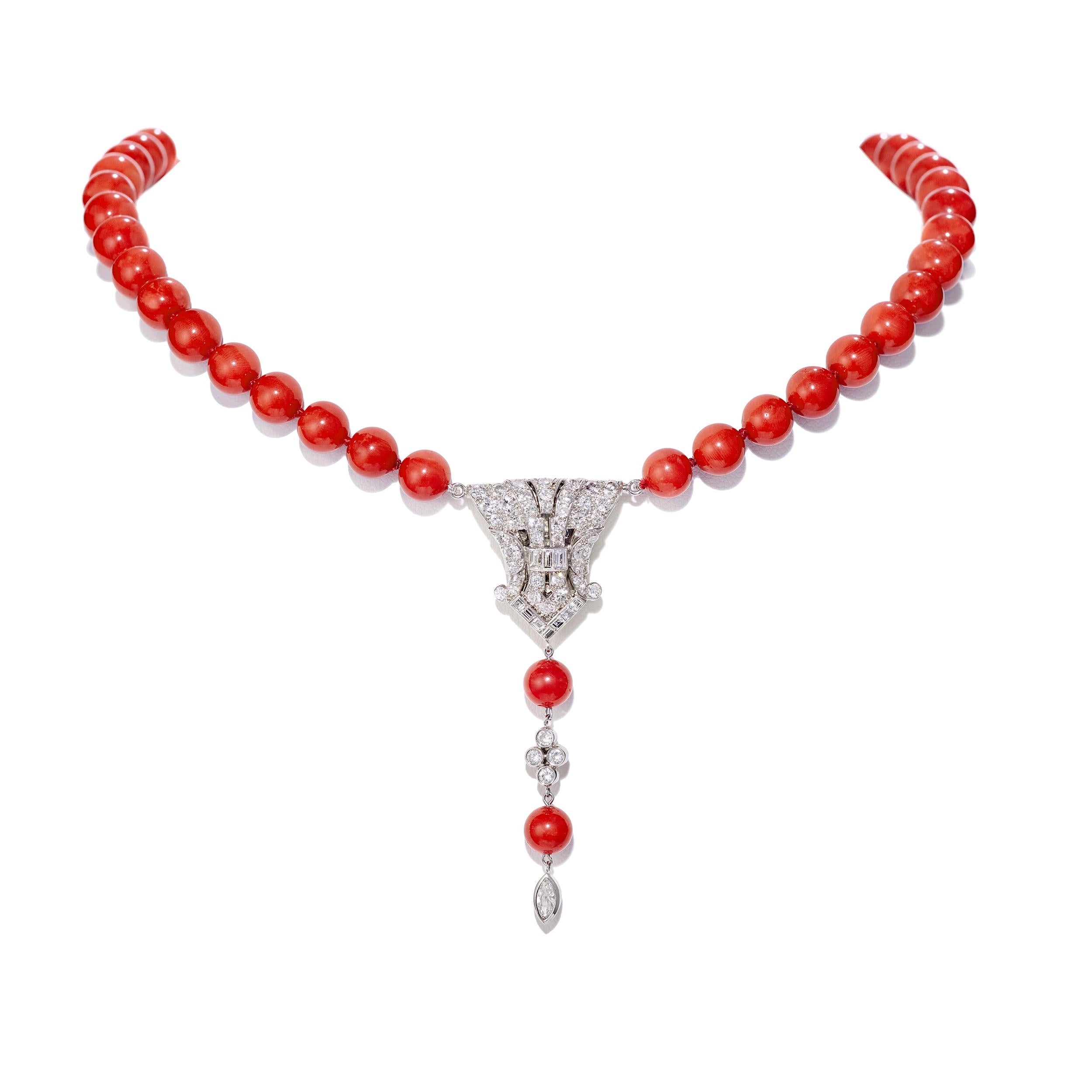 Moderne Bracelet en corail sang de bœuf et fermoir en platine et diamants de 3,95 carats certifiés GIA en vente