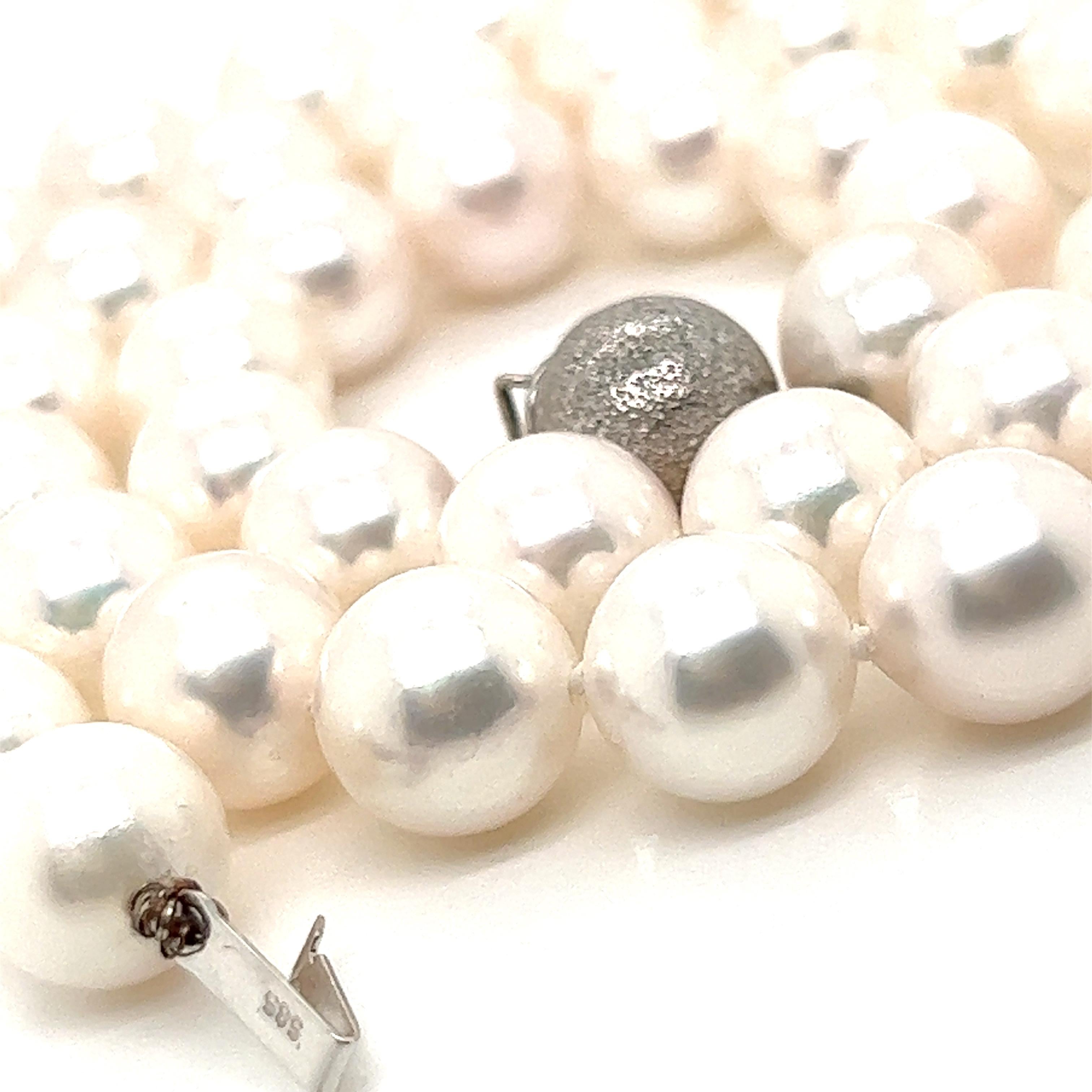 Collier de perles Akoya d'eau salée de culture japonaise Bon état à Derby, NY