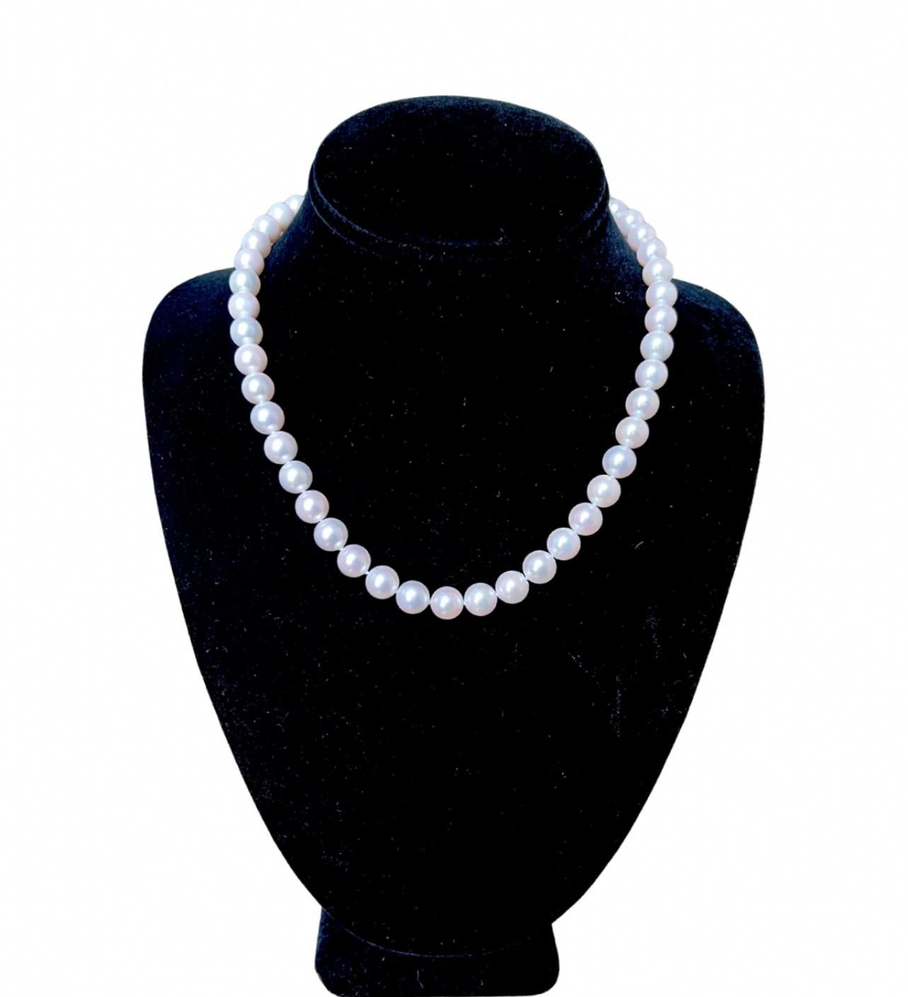 Round Cut Cultured Pearl Necklace For Sale