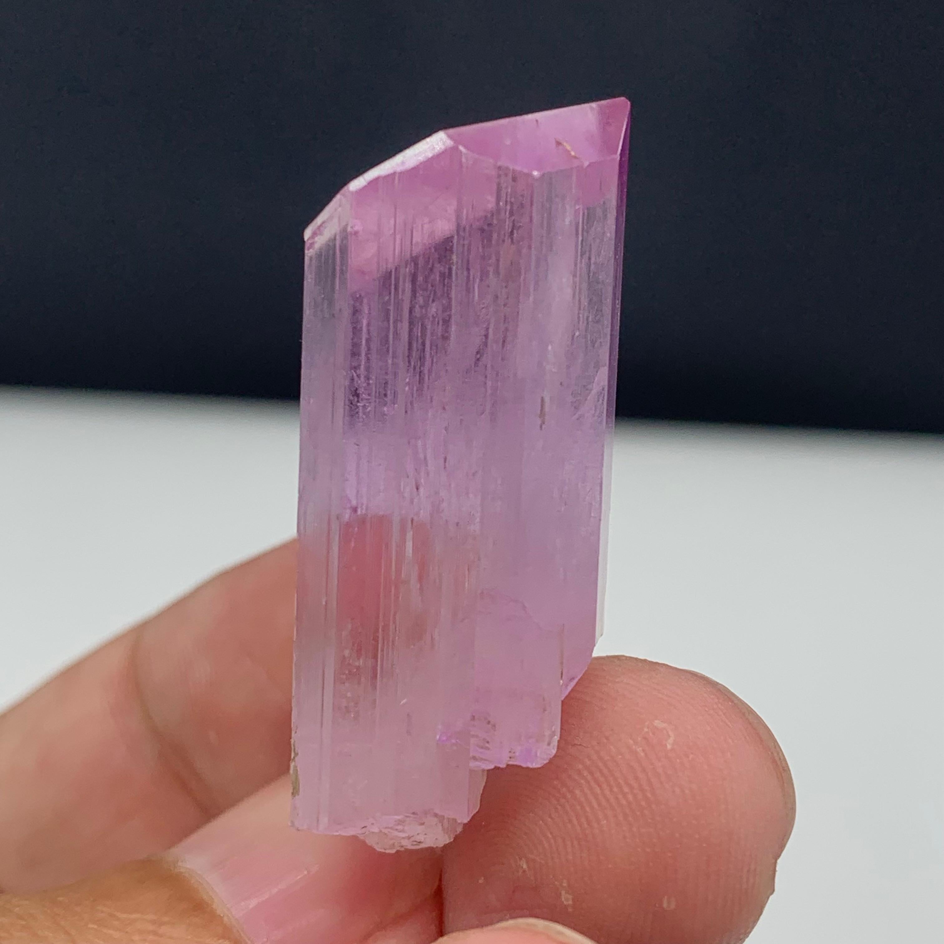 85 Carat Beautiful Kunzite Crystal From Kunar, Afghanistan In Good Condition For Sale In Peshawar, PK