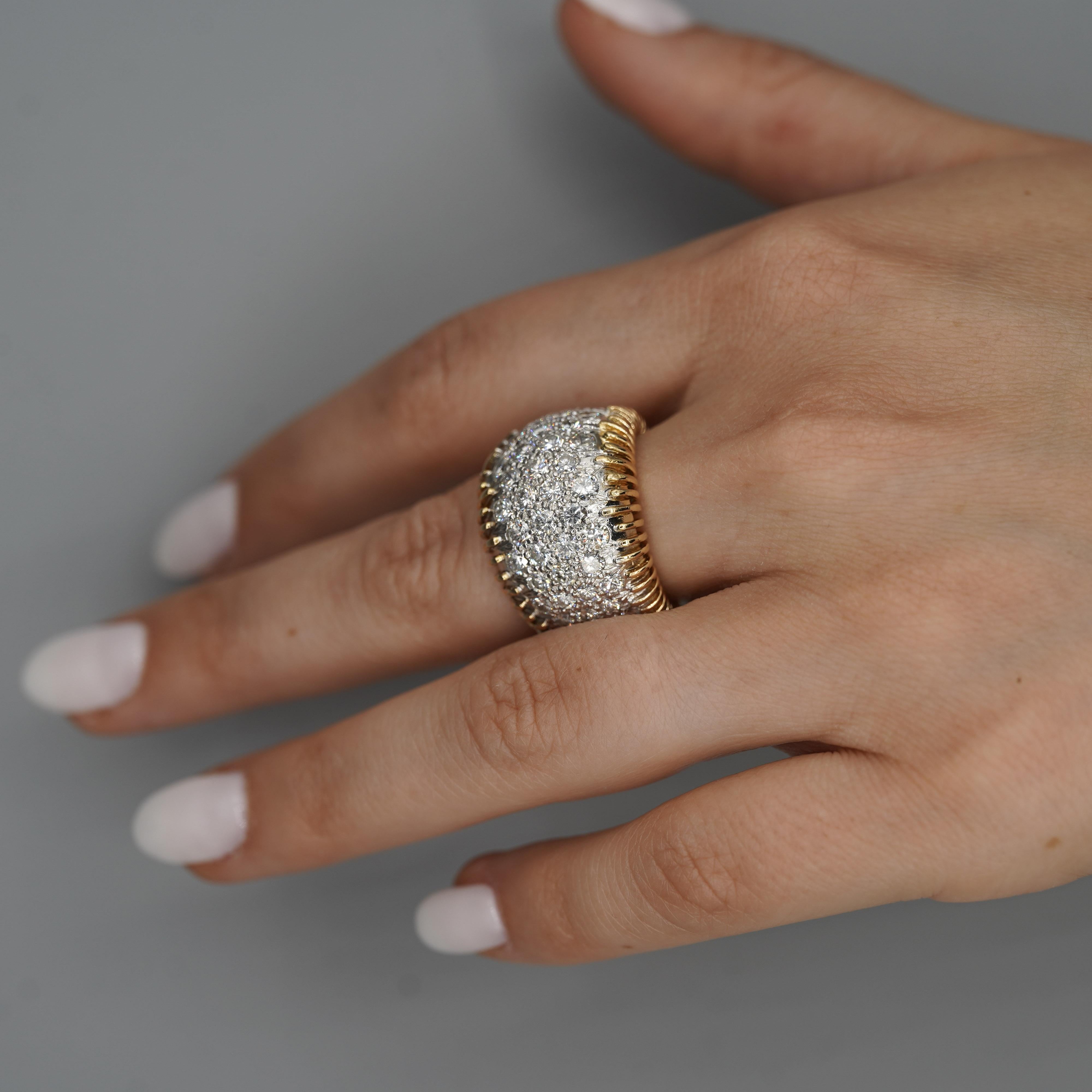Rétro 8.5 Carat Diamond Pave Set 18K Gold Vintage Dome Band Ring en vente