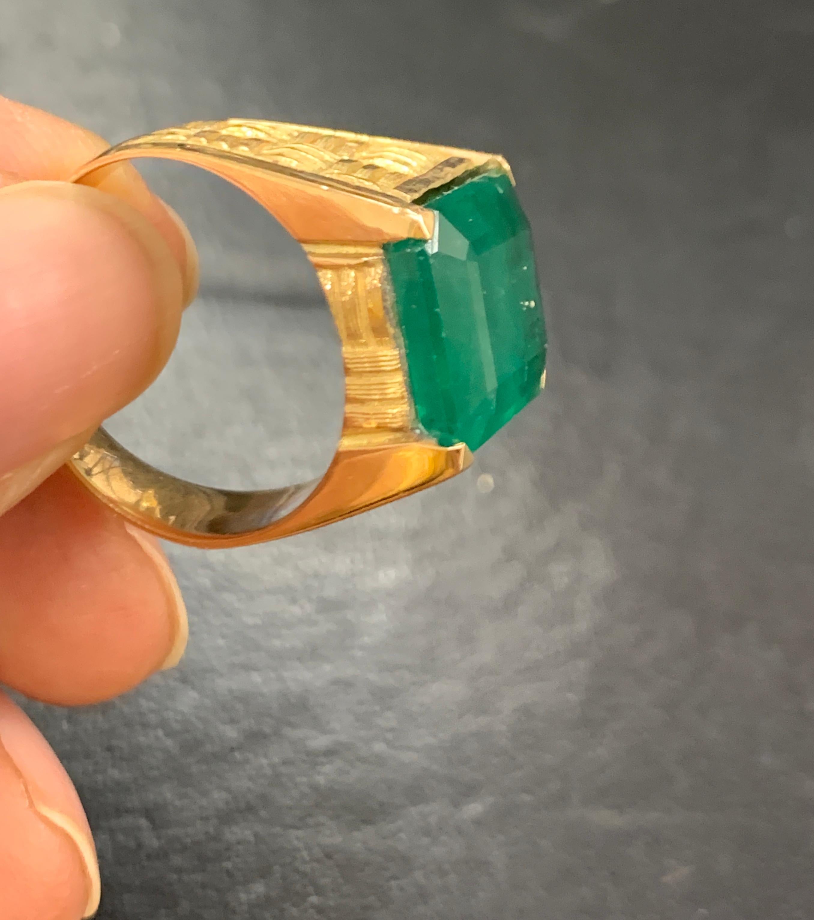 Women's or Men's 8.5 Carat Emerald Cut Brazilian Emerald 18 Karat Yellow Gold Men's Ring