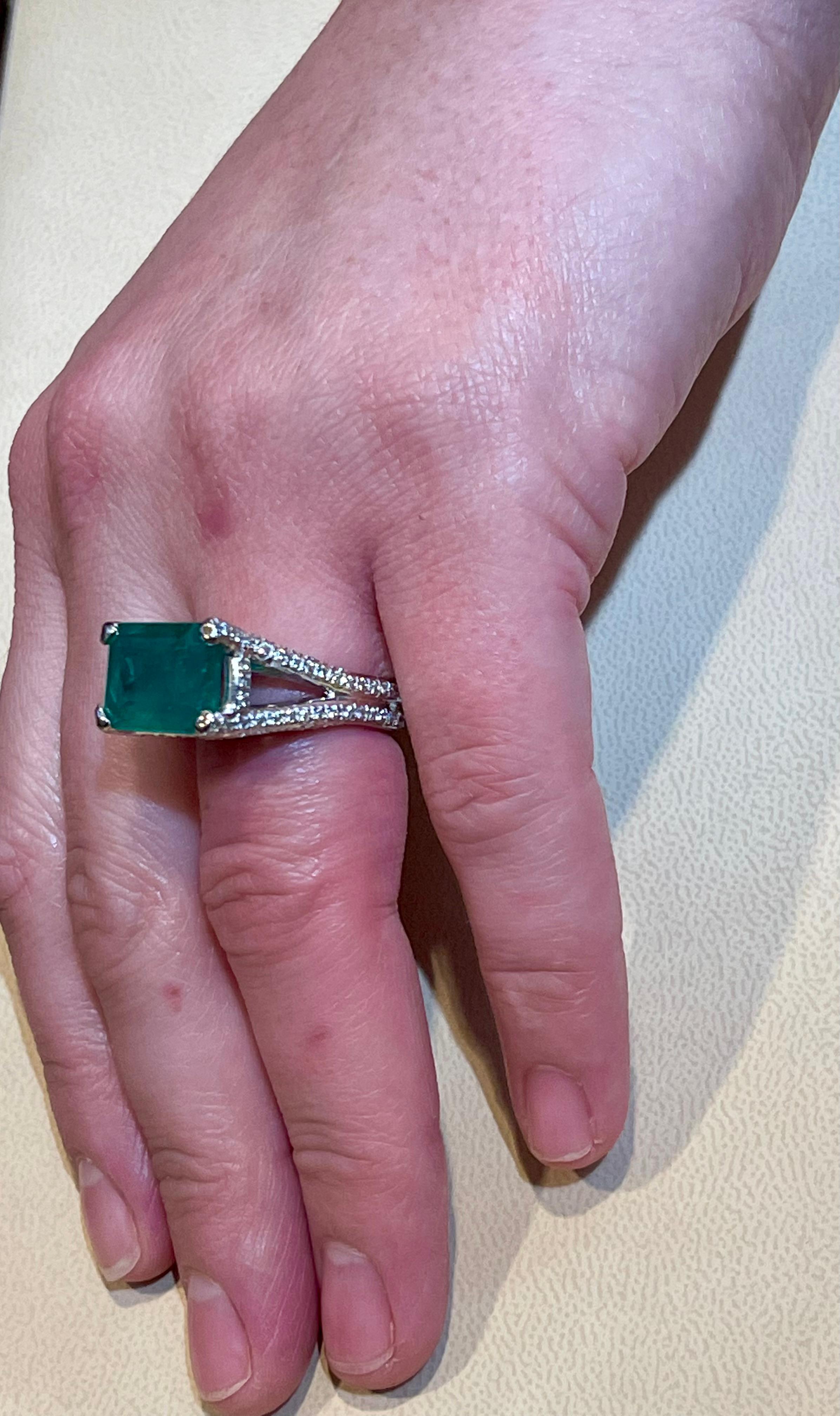 8.5 Carat Emerald Cut Emerald and 4 Ct Diamond Ring Platinum, Estate 6.5 Unisex For Sale 4