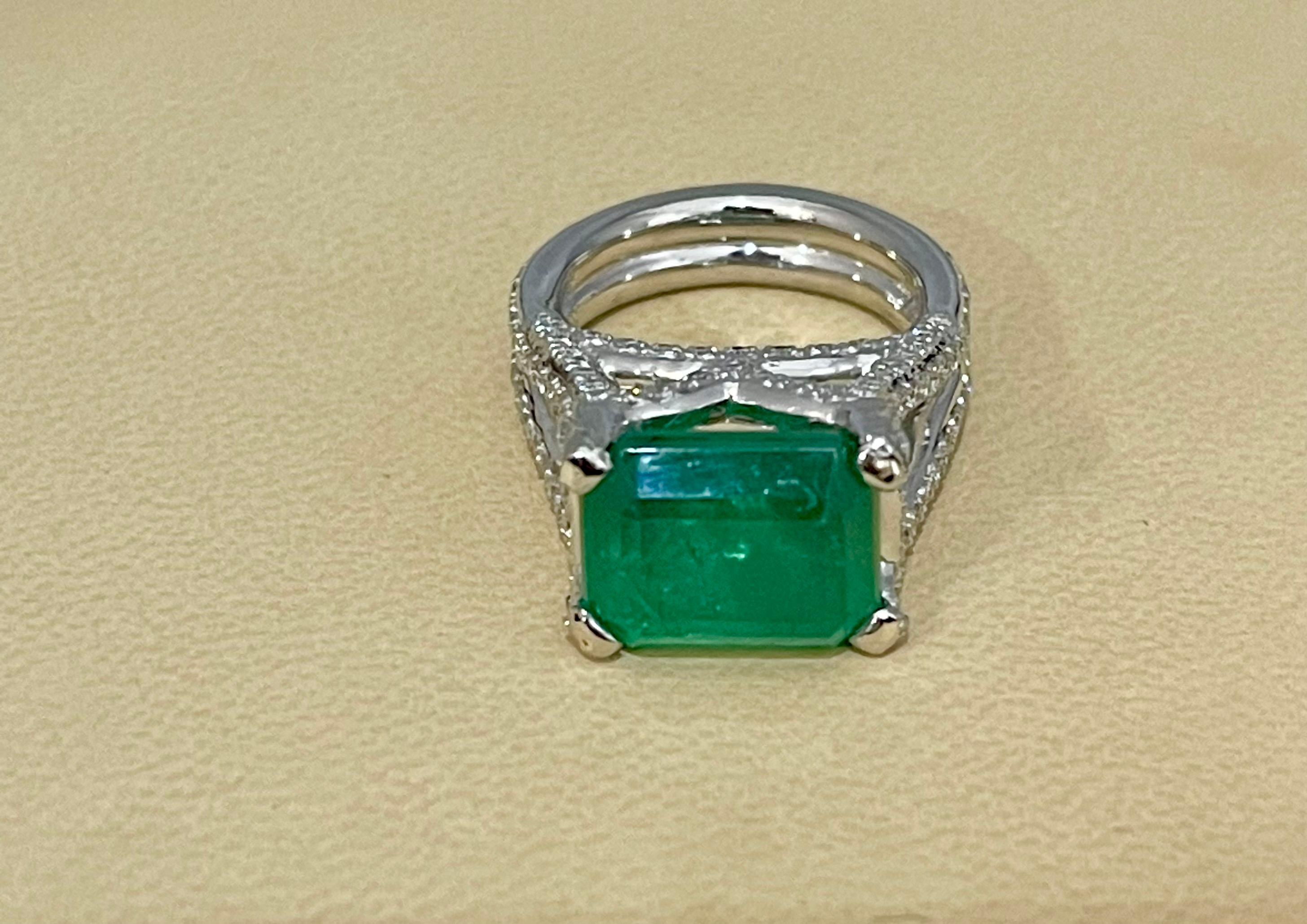 8.5 Carat Emerald Cut Emerald and 4 Ct Diamond Ring Platinum, Estate 6.5 Unisex For Sale 8