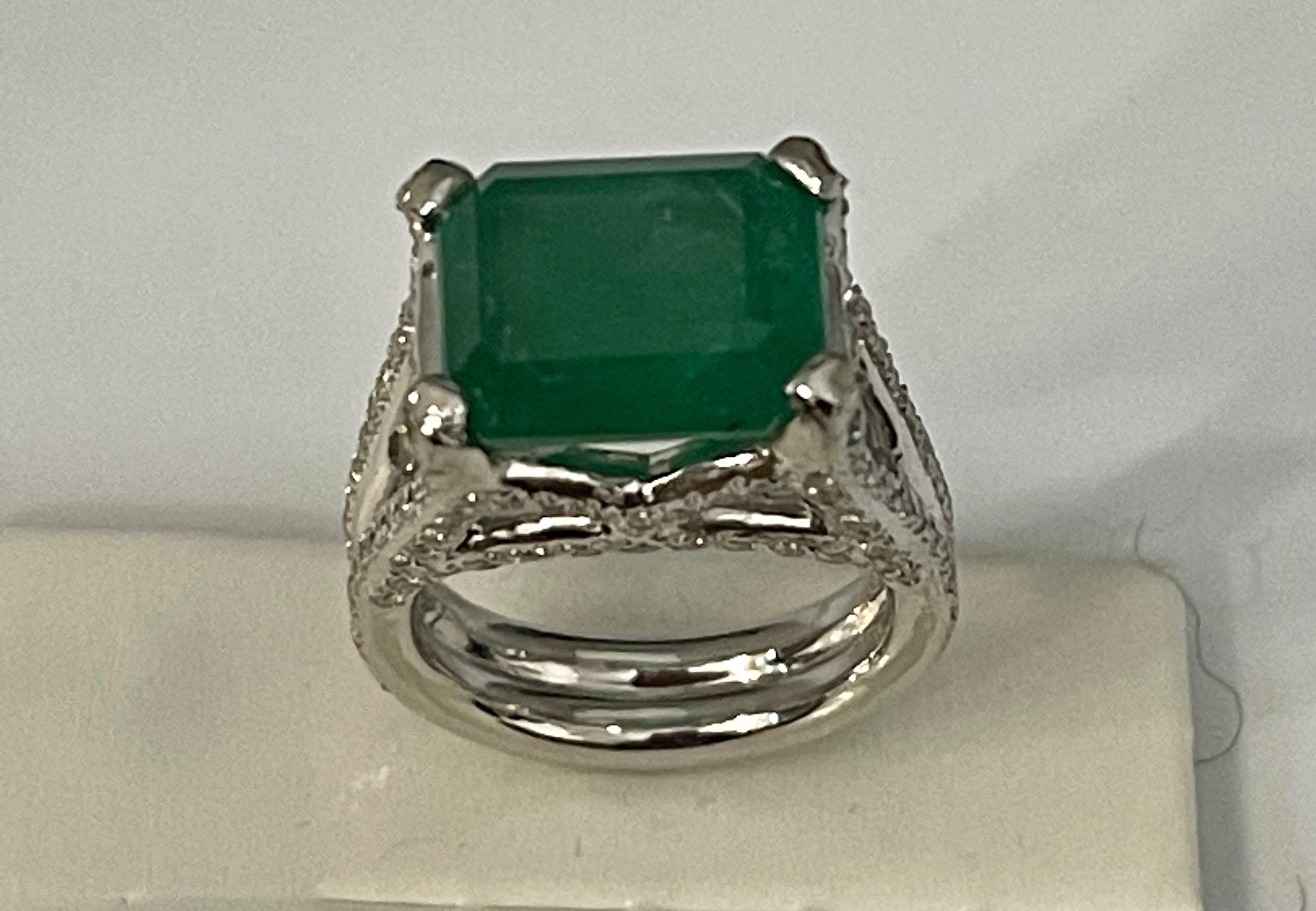 8.5 Carat Emerald Cut Emerald and 4 Ct Diamond Ring Platinum, Estate 6.5 Unisex For Sale 9