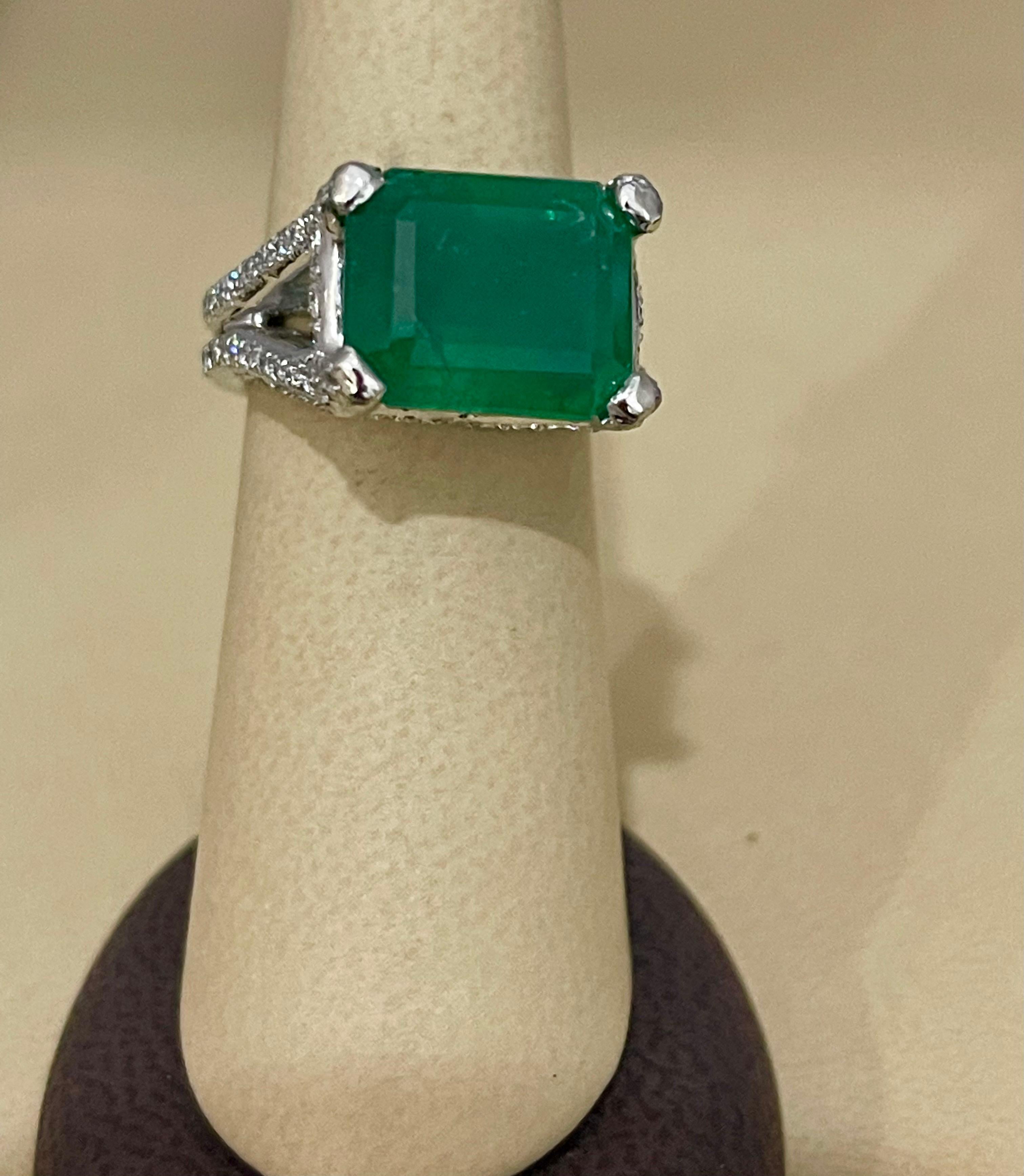 8.5 Carat Emerald Cut Emerald and 4 Ct Diamond Ring Platinum, Estate 6.5 Unisex For Sale 11
