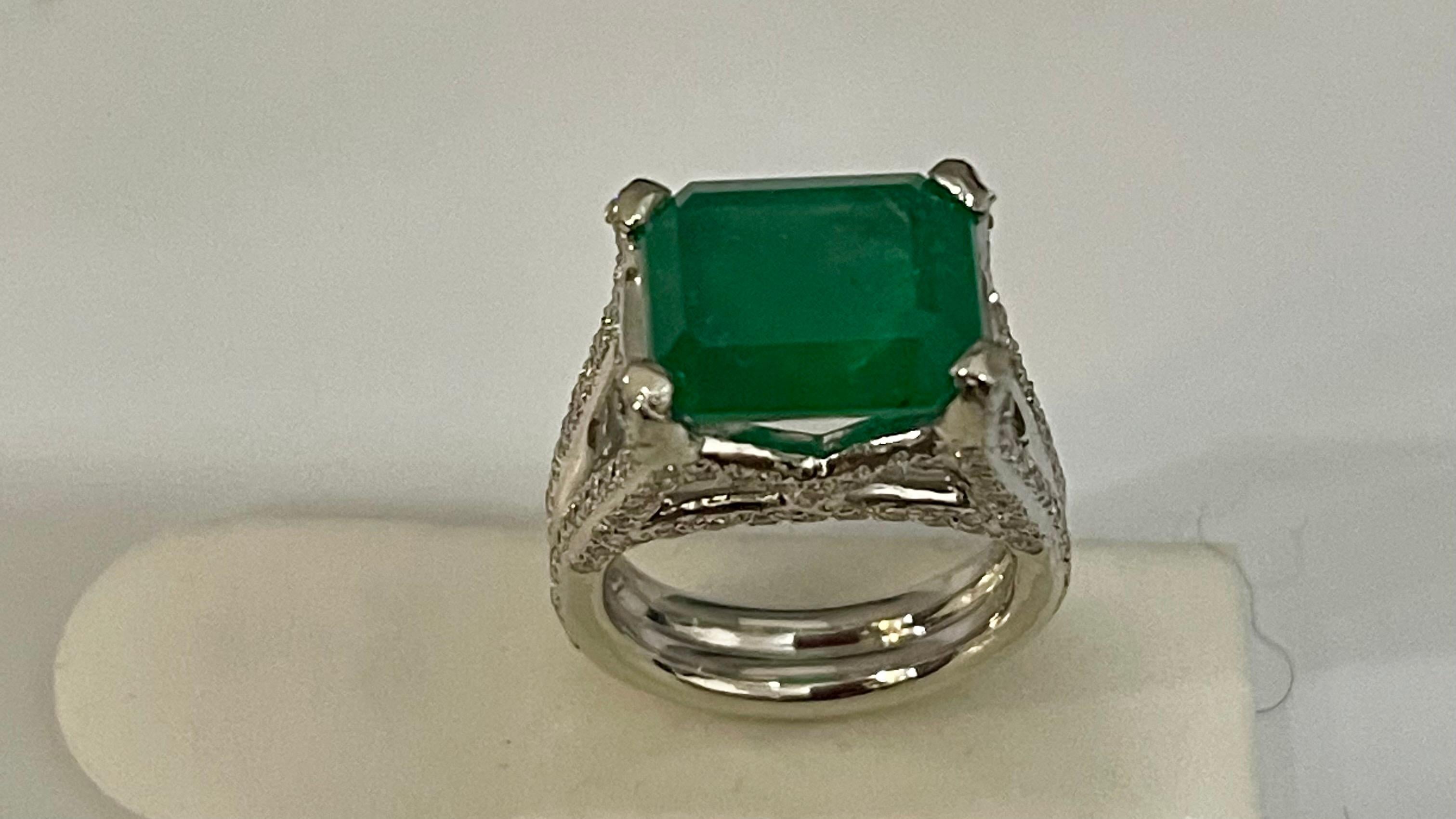 8.5 Carat Emerald Cut Emerald and 4 Ct Diamond Ring Platinum, Estate 6.5 Unisex For Sale 1