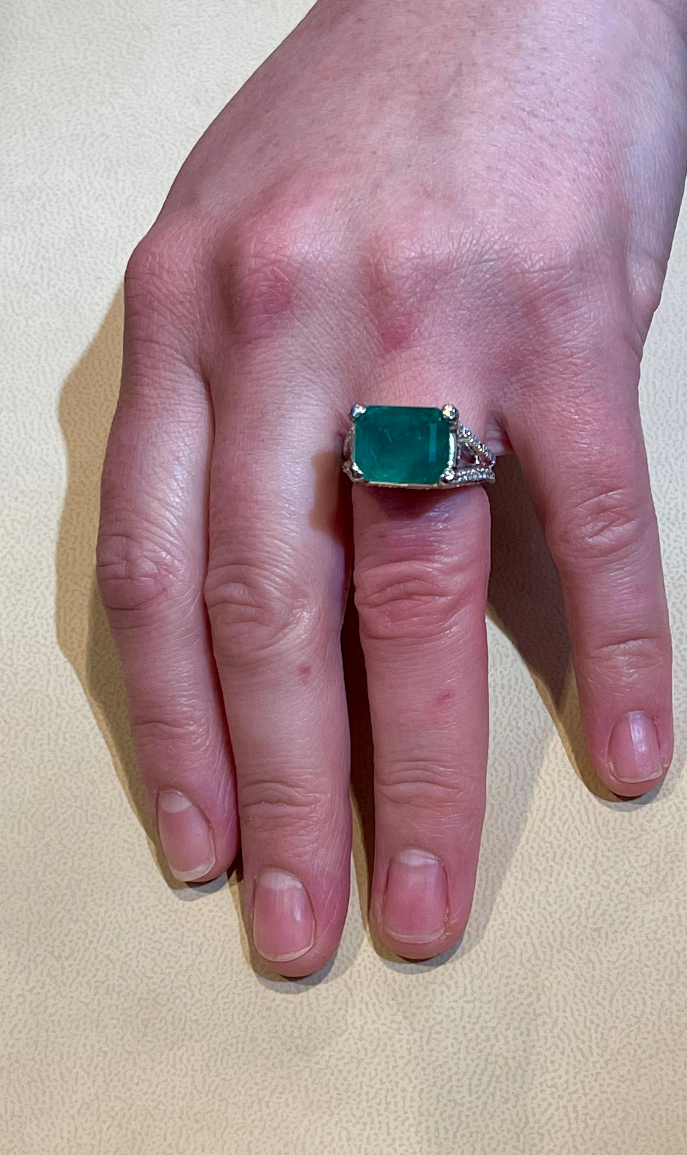 8.5 Carat Emerald Cut Emerald and 4 Ct Diamond Ring Platinum, Estate 6.5 Unisex In Excellent Condition For Sale In New York, NY