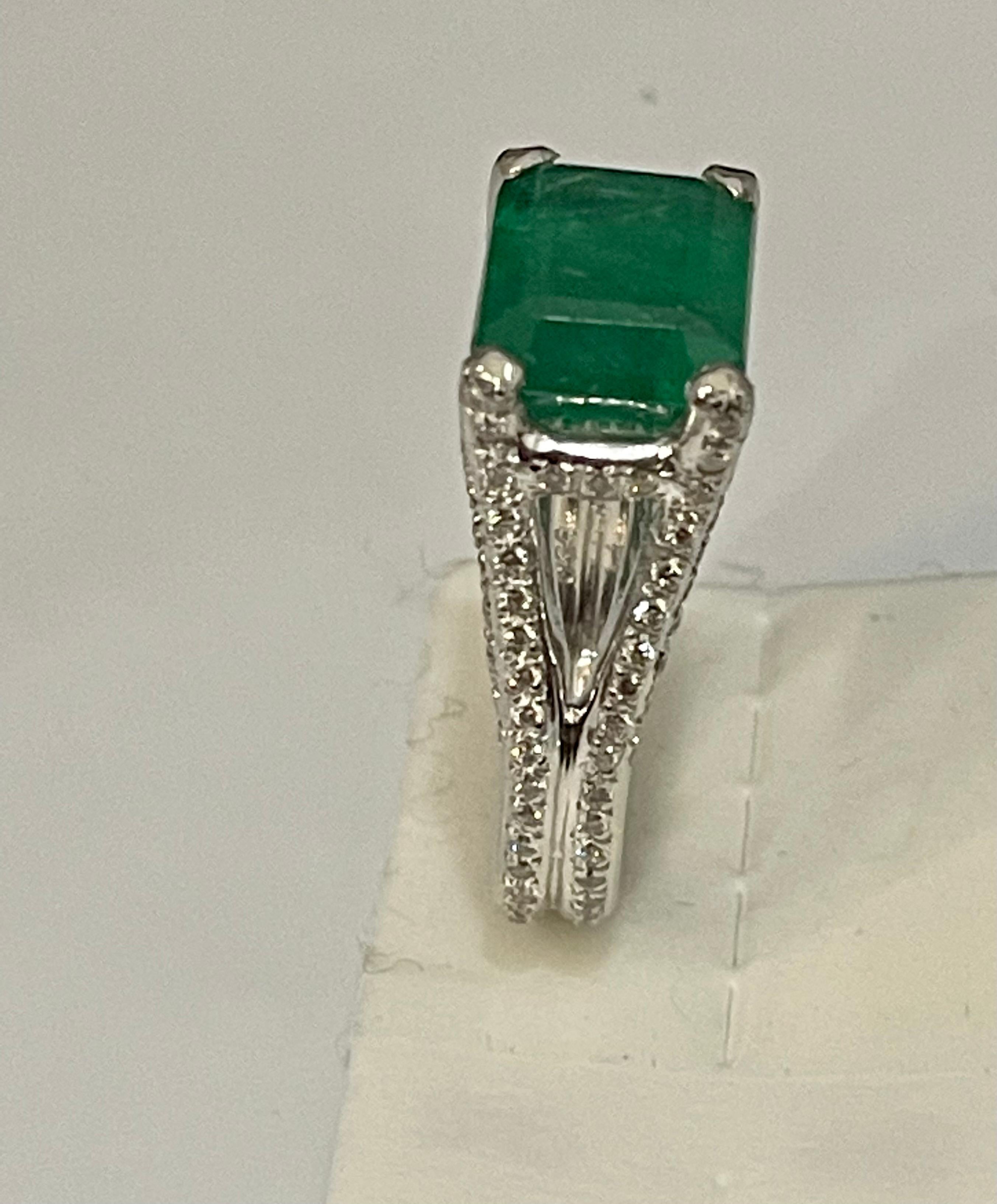 8.5 Carat Emerald Cut Emerald and 4 Ct Diamond Ring Platinum, Estate 6.5 Unisex For Sale 1