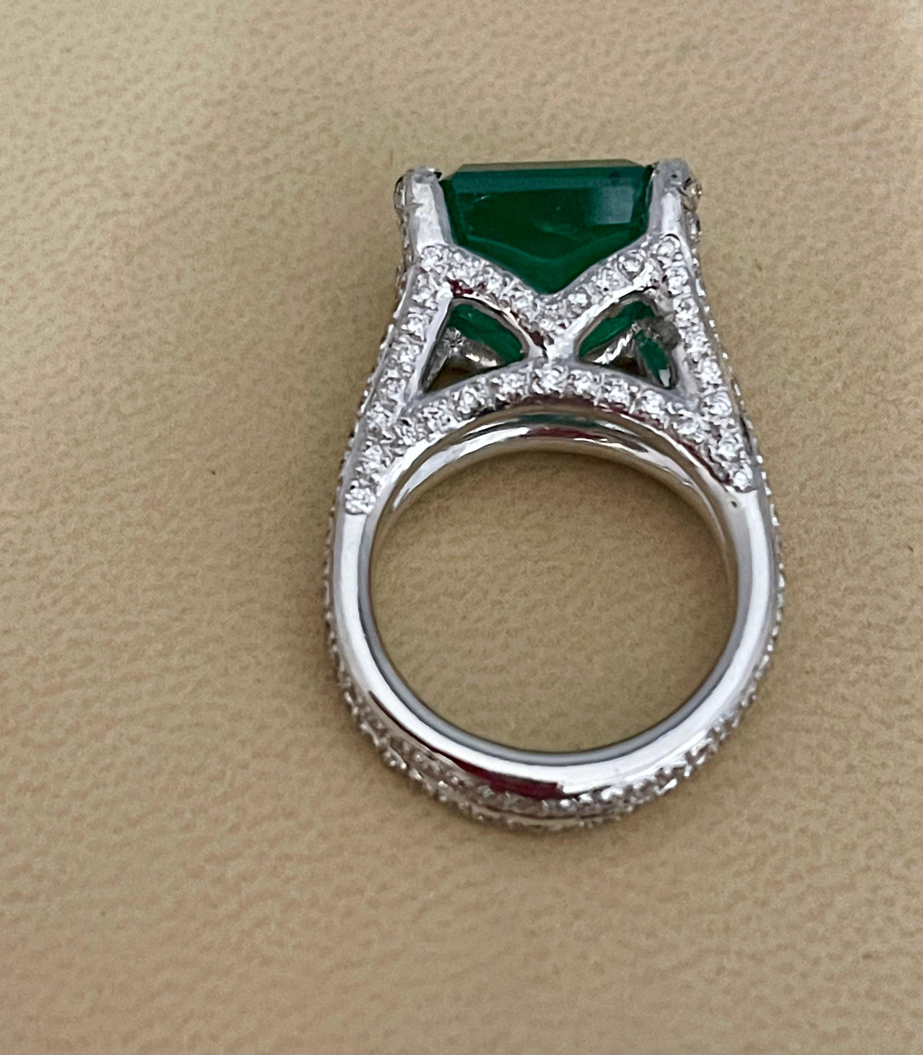 8.5 Carat Emerald Cut Emerald and 4 Ct Diamond Ring Platinum, Estate 6.5 Unisex For Sale 3