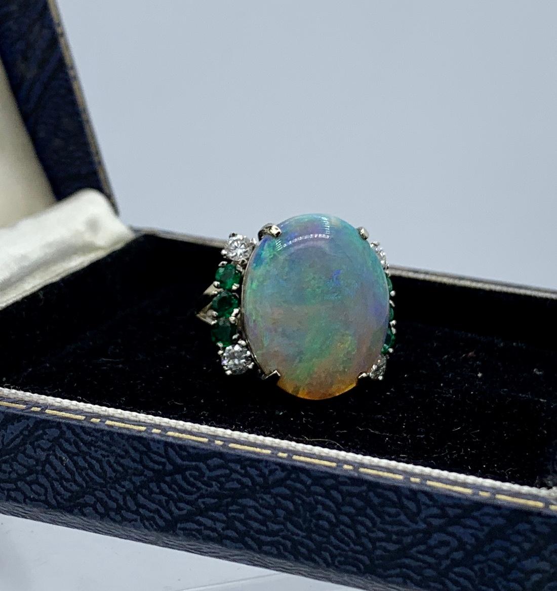 8.5 Carat Opal Emerald Diamond Ring 14 Karat Gold Cocktail Retro Antique Ring en vente 5