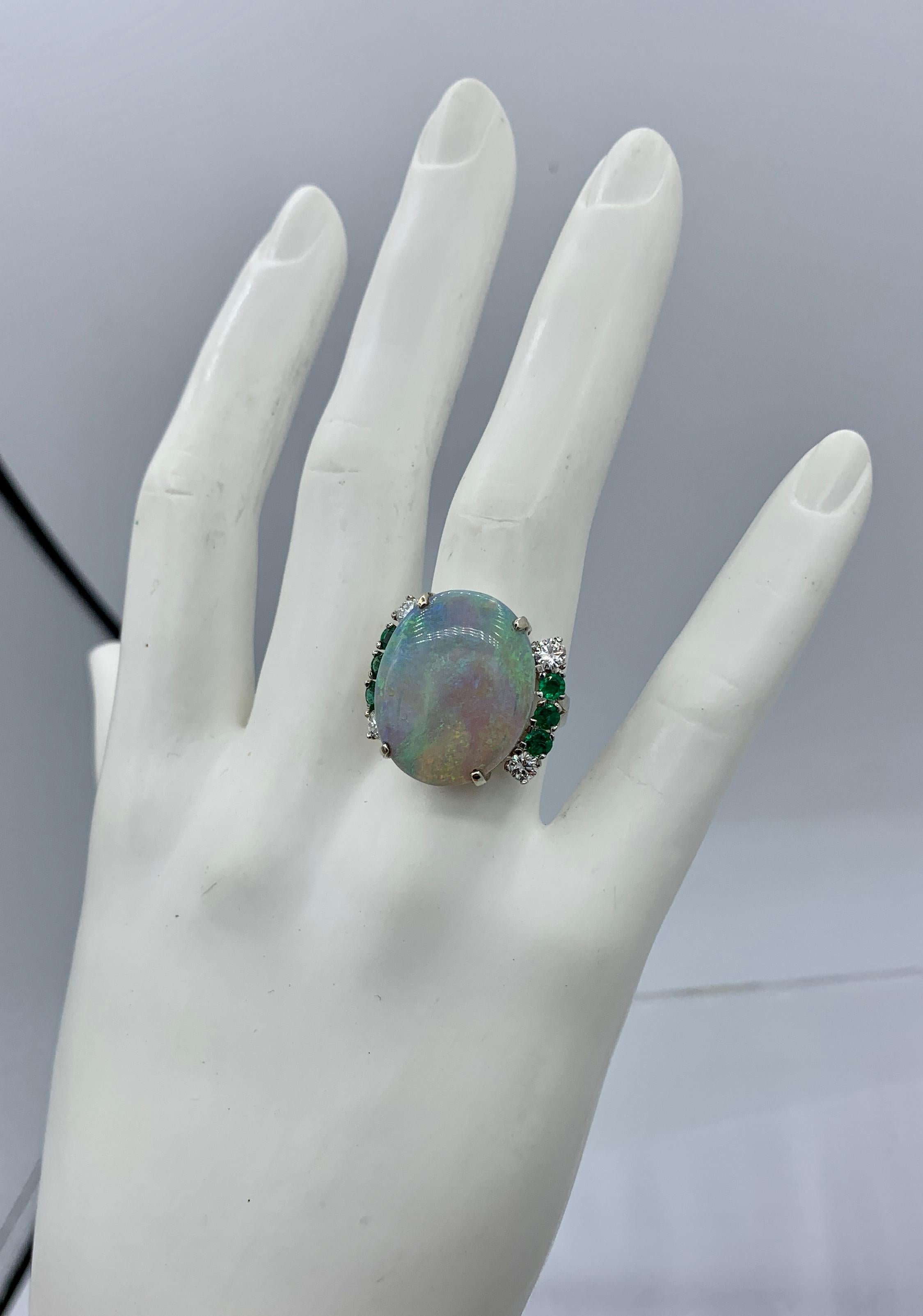 8,5 Karat Opal Smaragd Diamantring 14 Karat Gold Cocktail Retro Antiker Ring im Angebot 7