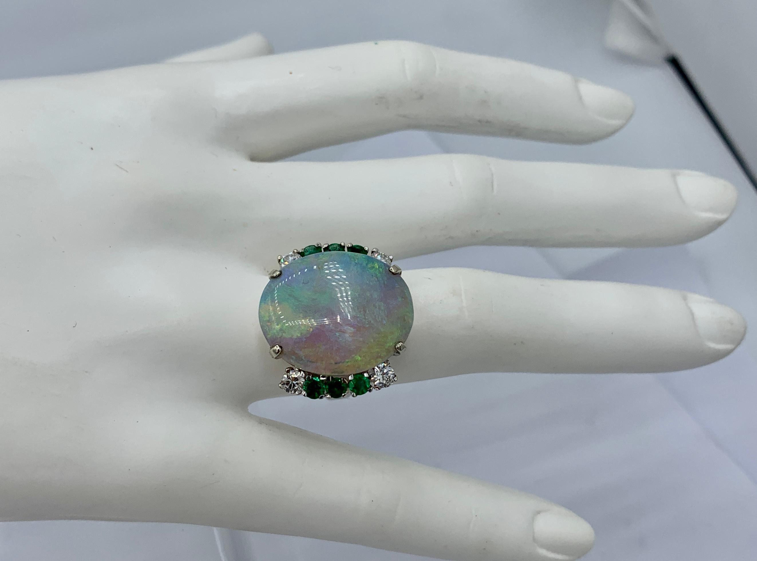 8.5 Carat Opal Emerald Diamond Ring 14 Karat Gold Cocktail Retro Antique Ring en vente 7