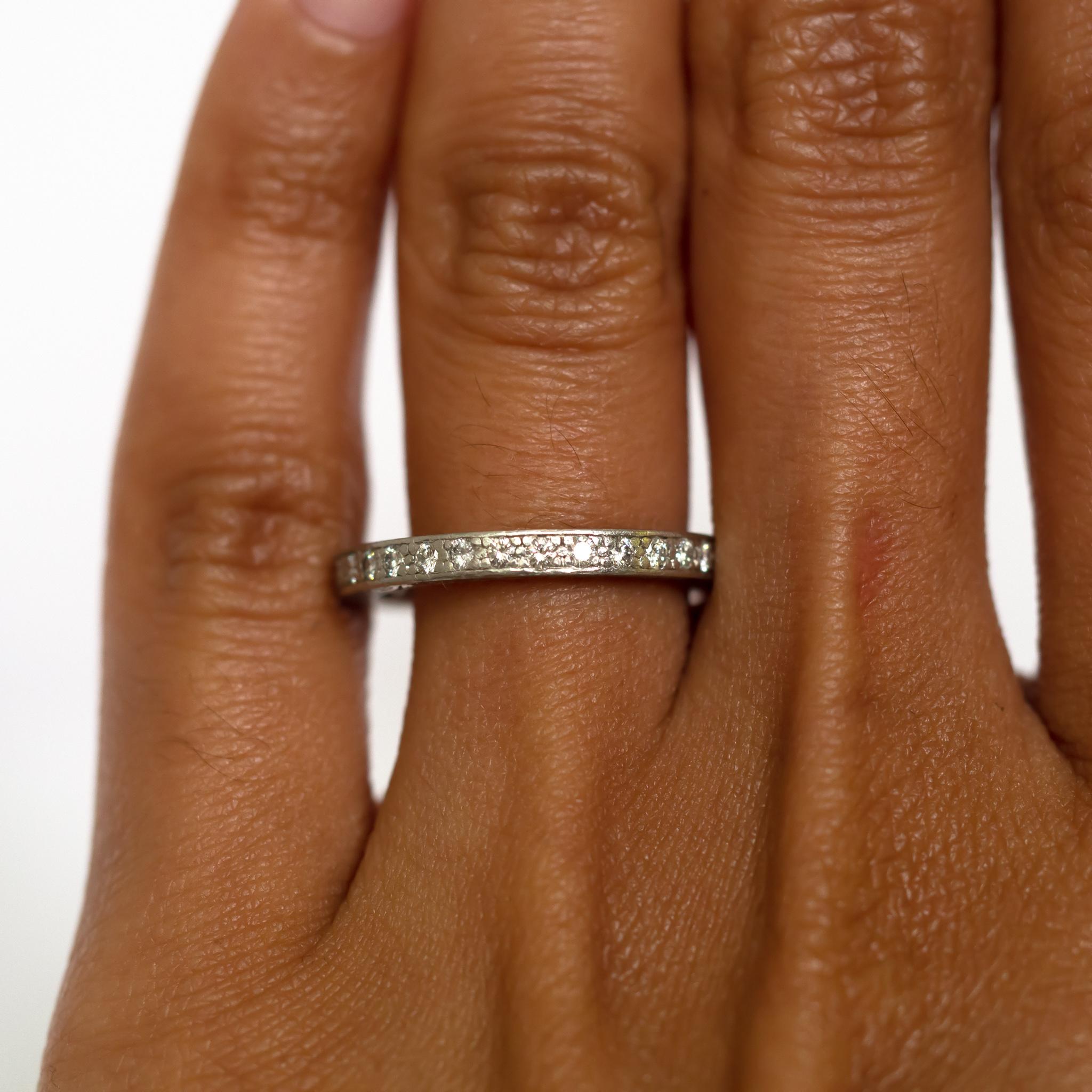 .85 Carat Total Weight Diamond Platinum Wedding Band In Good Condition For Sale In Atlanta, GA