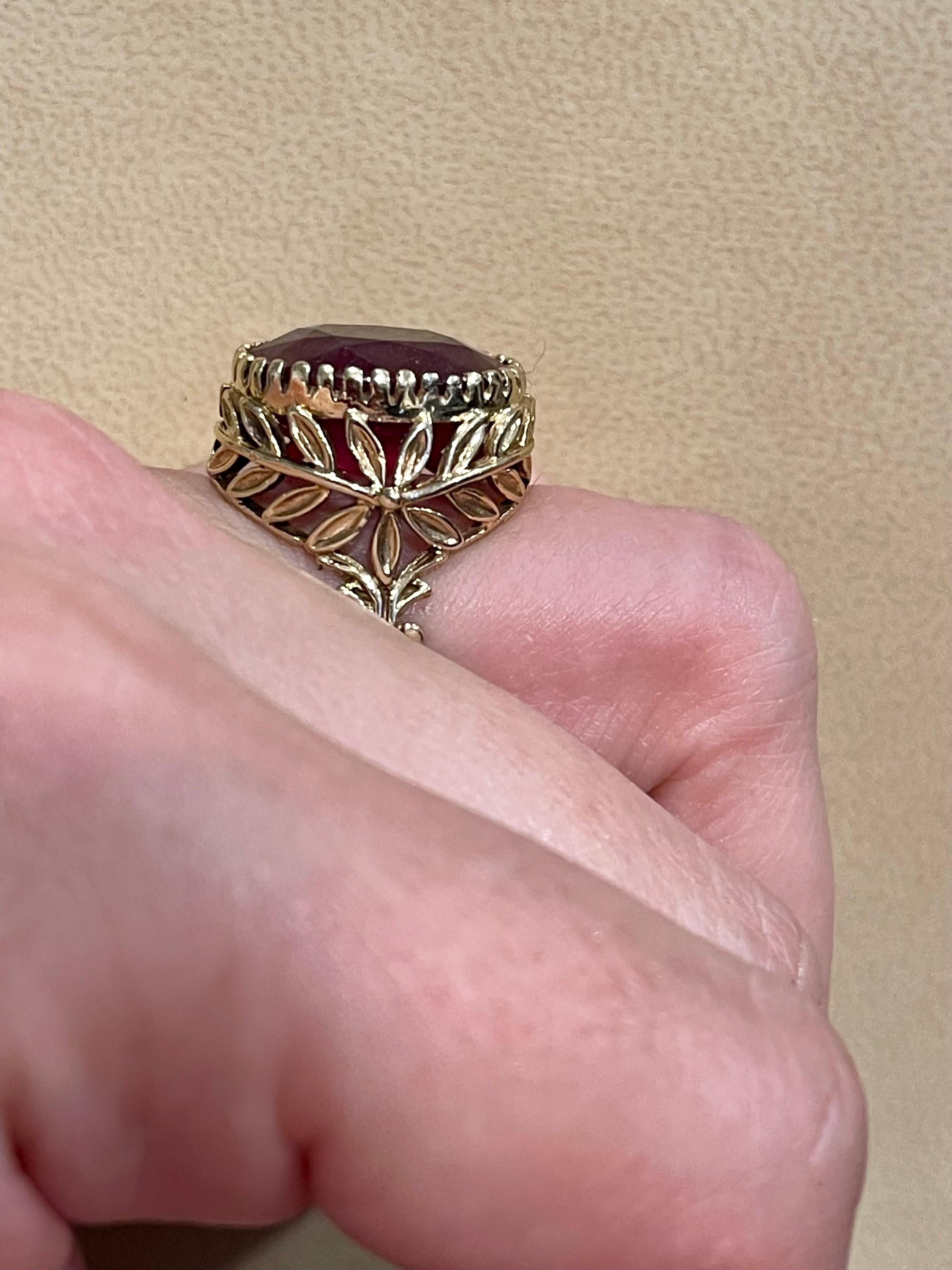 8.5 Carat Treated Oval Ruby 14 Karat Yellow Gold Cocktail Ring, Vintage 14