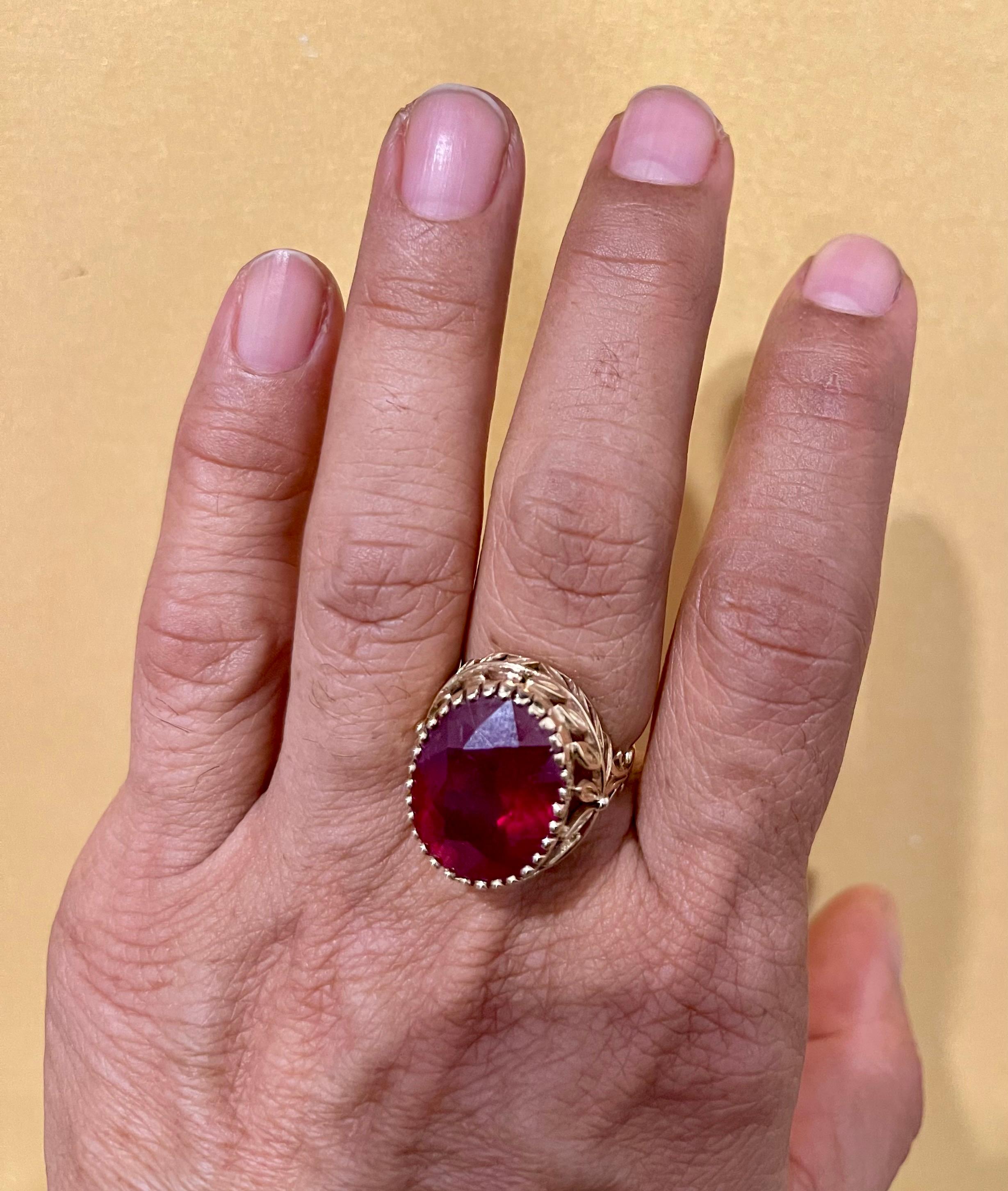 8.5 Carat Treated Oval Ruby 14 Karat Yellow Gold Cocktail Ring, Vintage 1