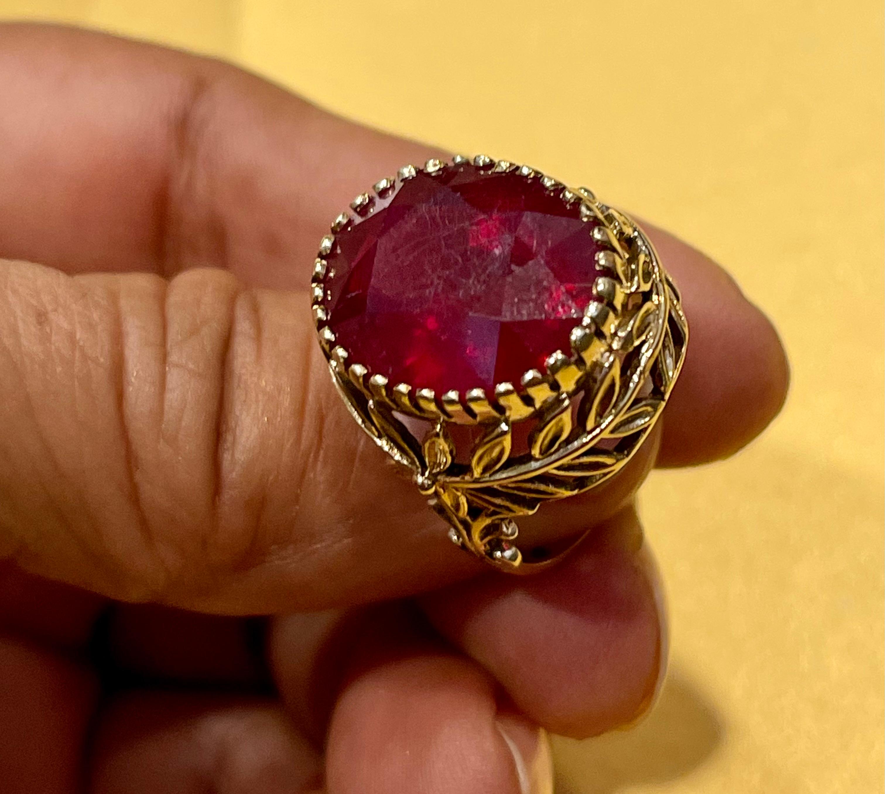 8.5 Carat Treated Oval Ruby 14 Karat Yellow Gold Cocktail Ring, Vintage 3