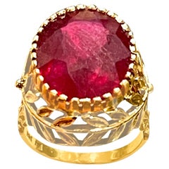 8.5 Carat Treated Oval Ruby 14 Karat Yellow Gold Cocktail Ring, Vintage