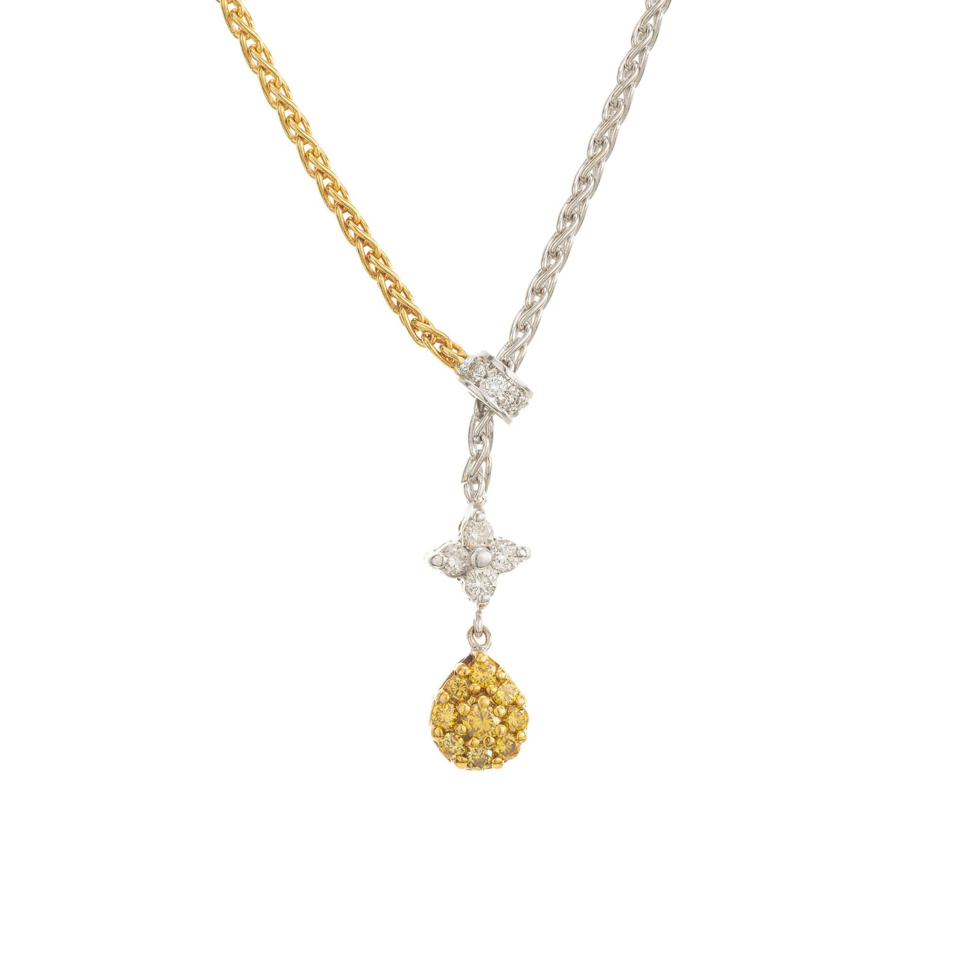 18k Zwei-Ton-Diamant-Design Halskette. Eine 18k Gelbgold 8-Zoll-Kette durch einen Diamanten gesetzt Rondelle, die nach oben und unten gleitet Weißgold Kette. An der Weißgoldkette hängt ein mit Diamanten besetzter Stern und ein Tropfenanhänger,