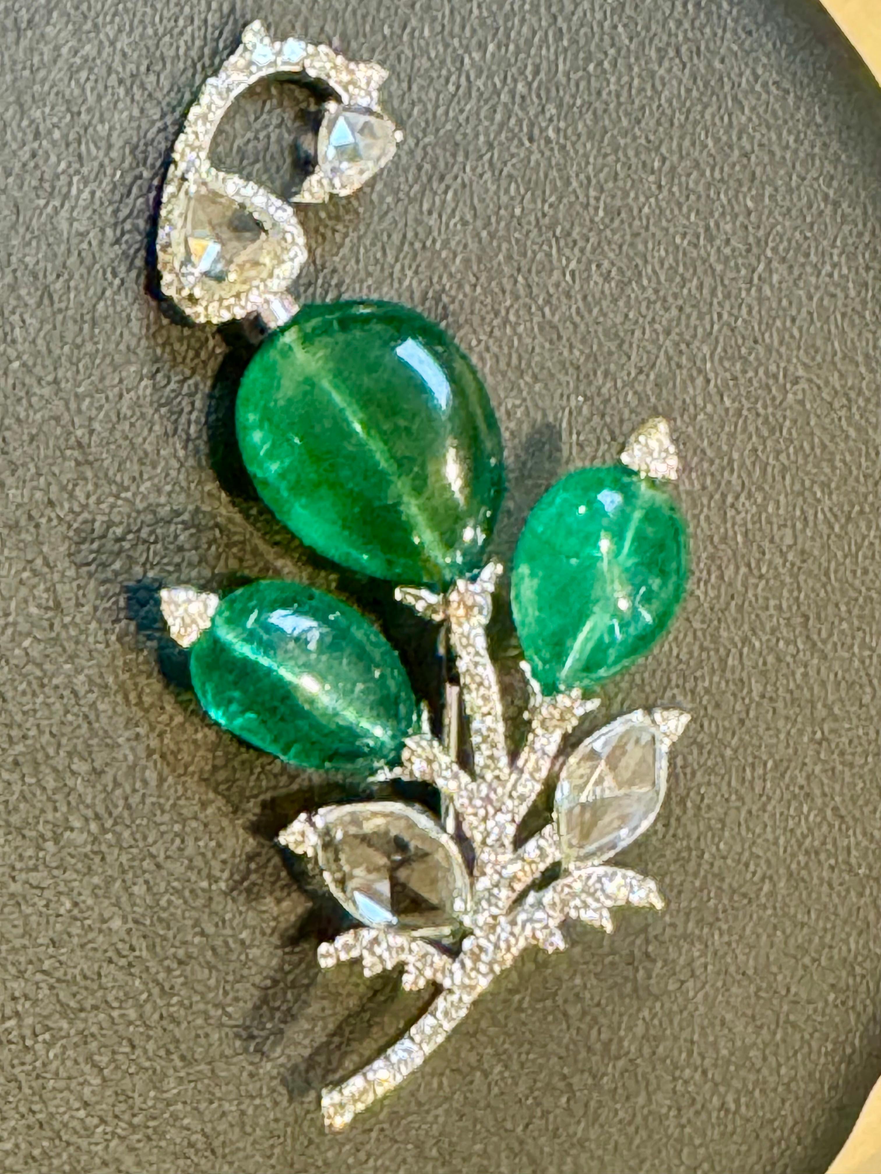 Broche en or 18 carats, perles d'émeraudes ovales naturelles de 8,5 carats et diamants de 4 carats de taille rose en vente 1