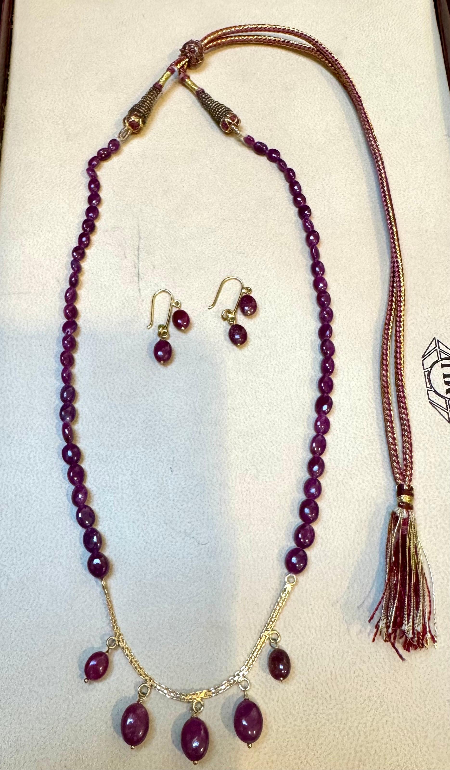 Collier à un rang unique de perles de rubis naturels 85 carats + boucles d'oreilles assorties en or 22 carats en vente 5