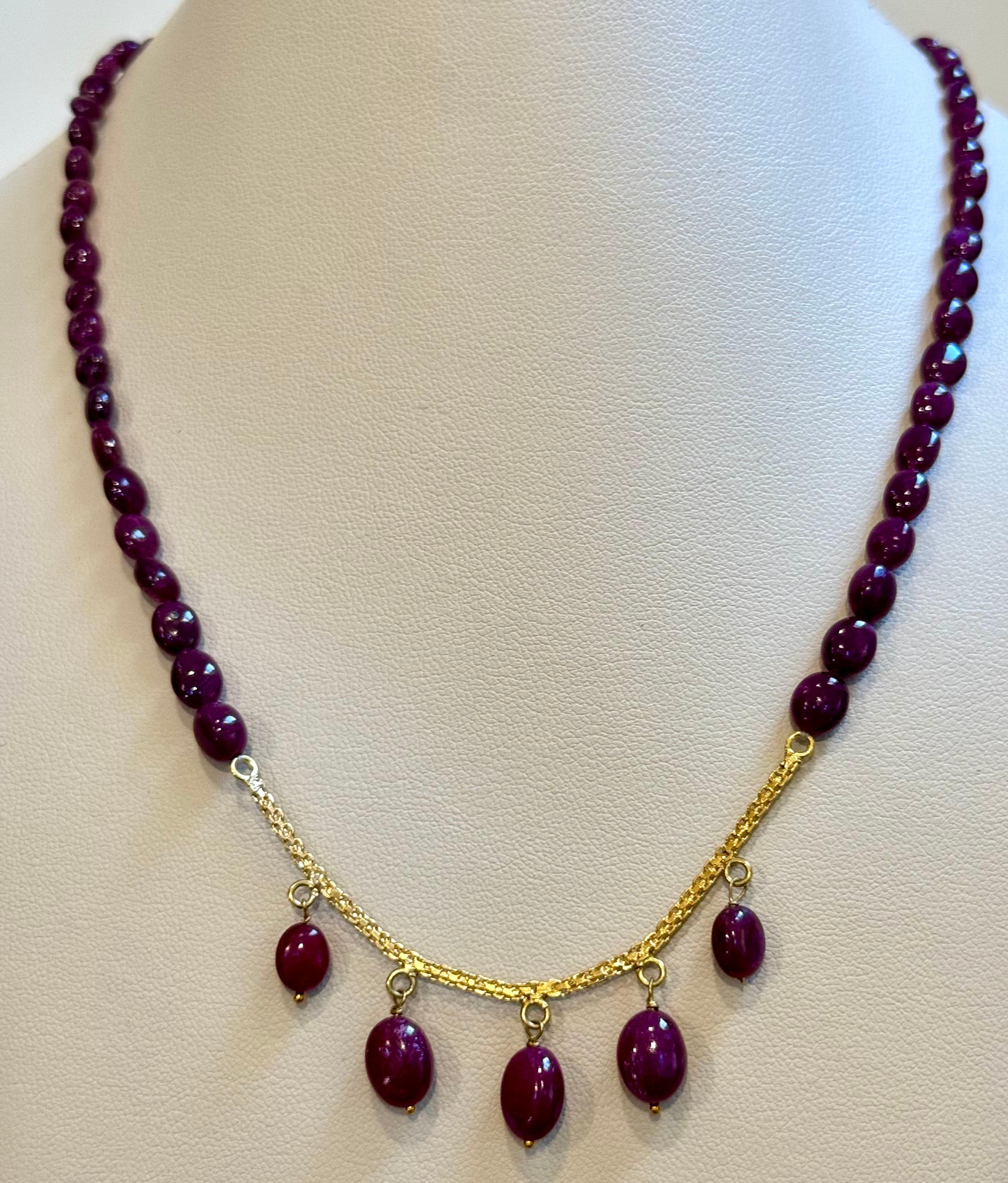 Perle Collier à un rang unique de perles de rubis naturels 85 carats + boucles d'oreilles assorties en or 22 carats en vente