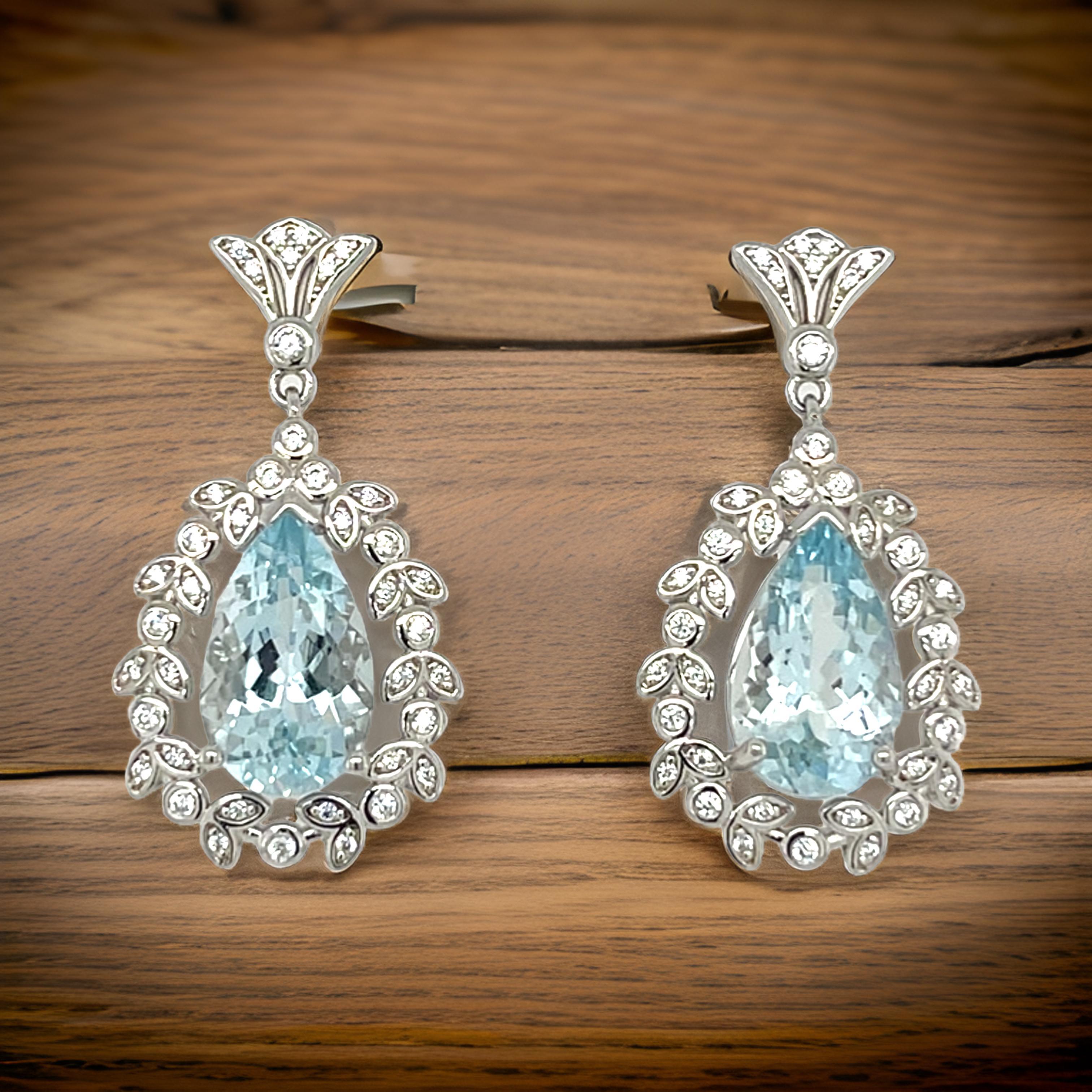 Orecchini con acquamarina naturale e zircone bianco in A. Silver 8,50 carati In condizioni Nuovo in vendita a New York, NY