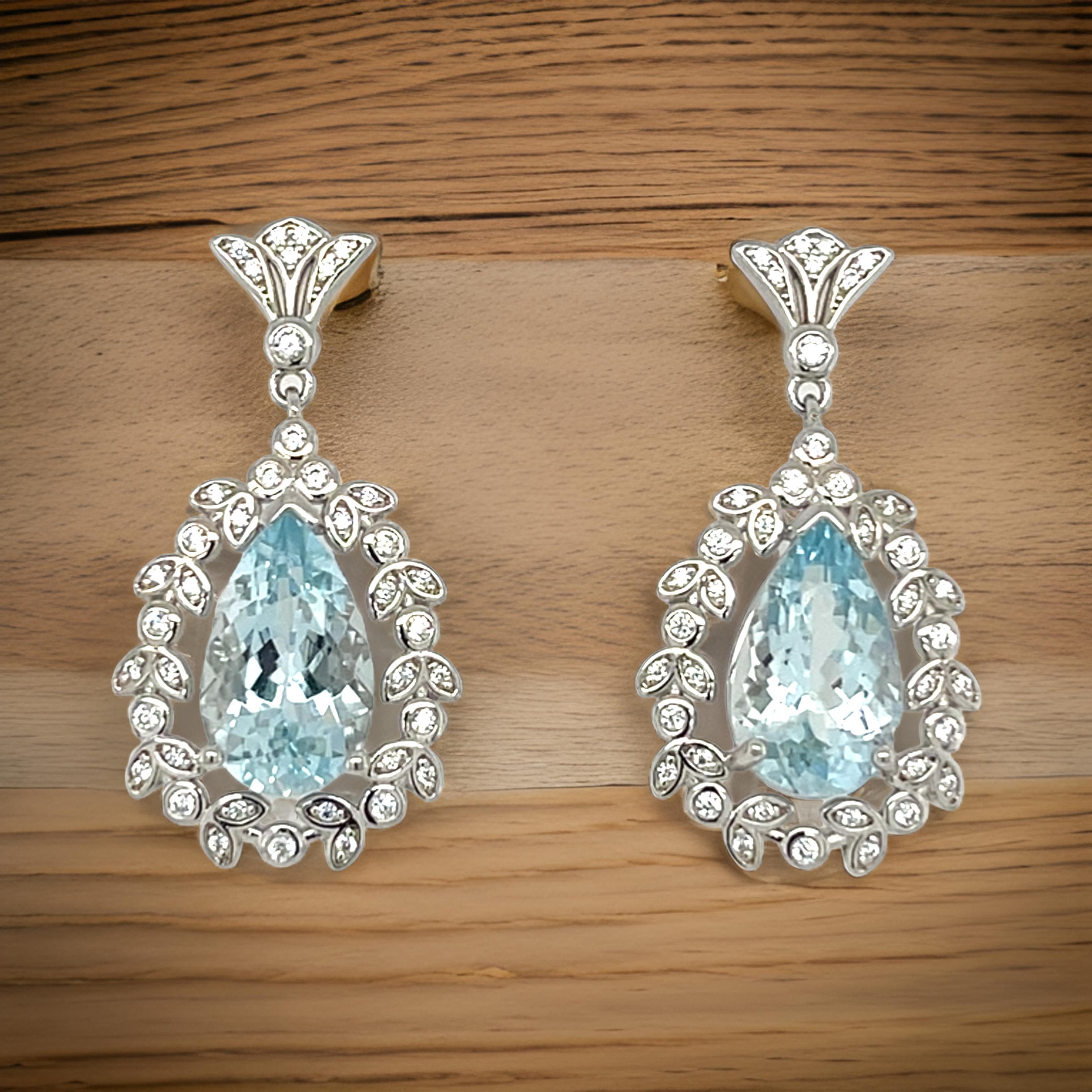Donna Orecchini con acquamarina naturale e zircone bianco in A. Silver 8,50 carati in vendita