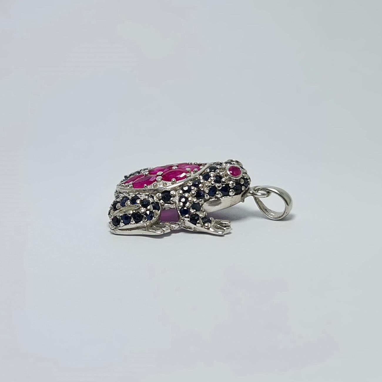 Modern 8.5 Cts Natural Thai Untreated Blue Sapphire Frog  .925 Sterling Silver Pendant  For Sale