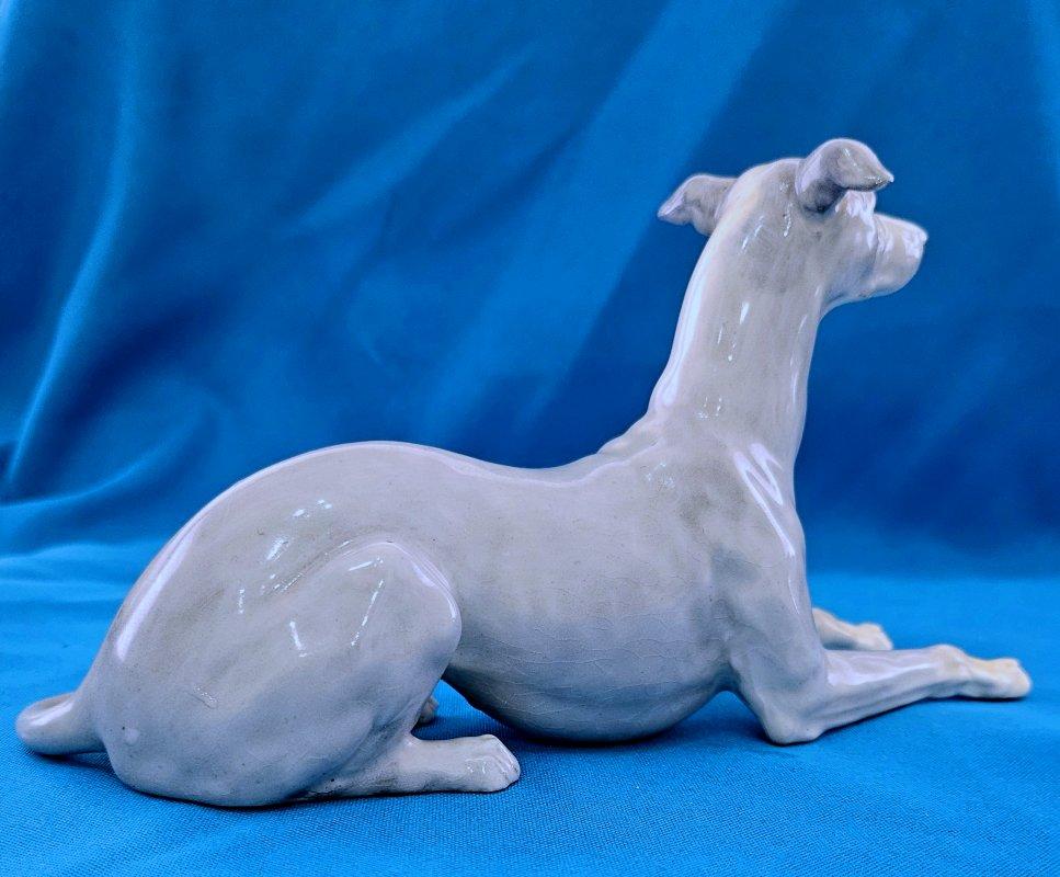 Inconnu Sculpture de lévrier ou de marionnette en porcelaine gris-gris et blanc de 8,5 pouces