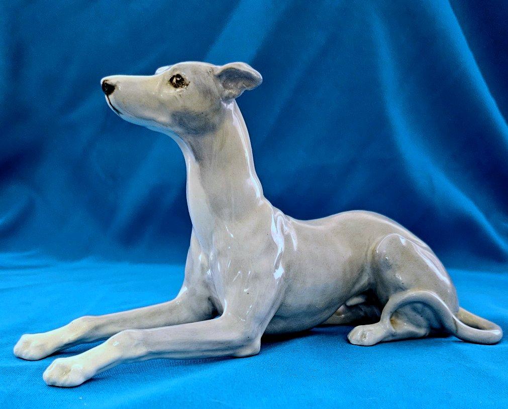Porcelaine Sculpture de lévrier ou de marionnette en porcelaine gris-gris et blanc de 8,5 pouces