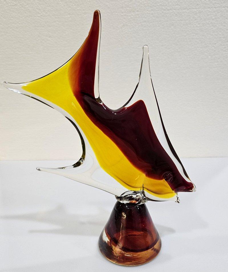 Italian 8.5 Inch Tall Murano Art Glass Fish Sculpture For Sale