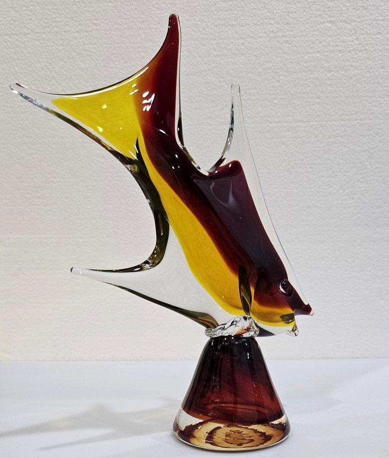 8.5 Inch Tall Murano Art Glass Fish Sculpture In Good Condition For Sale In Warrenton, OR