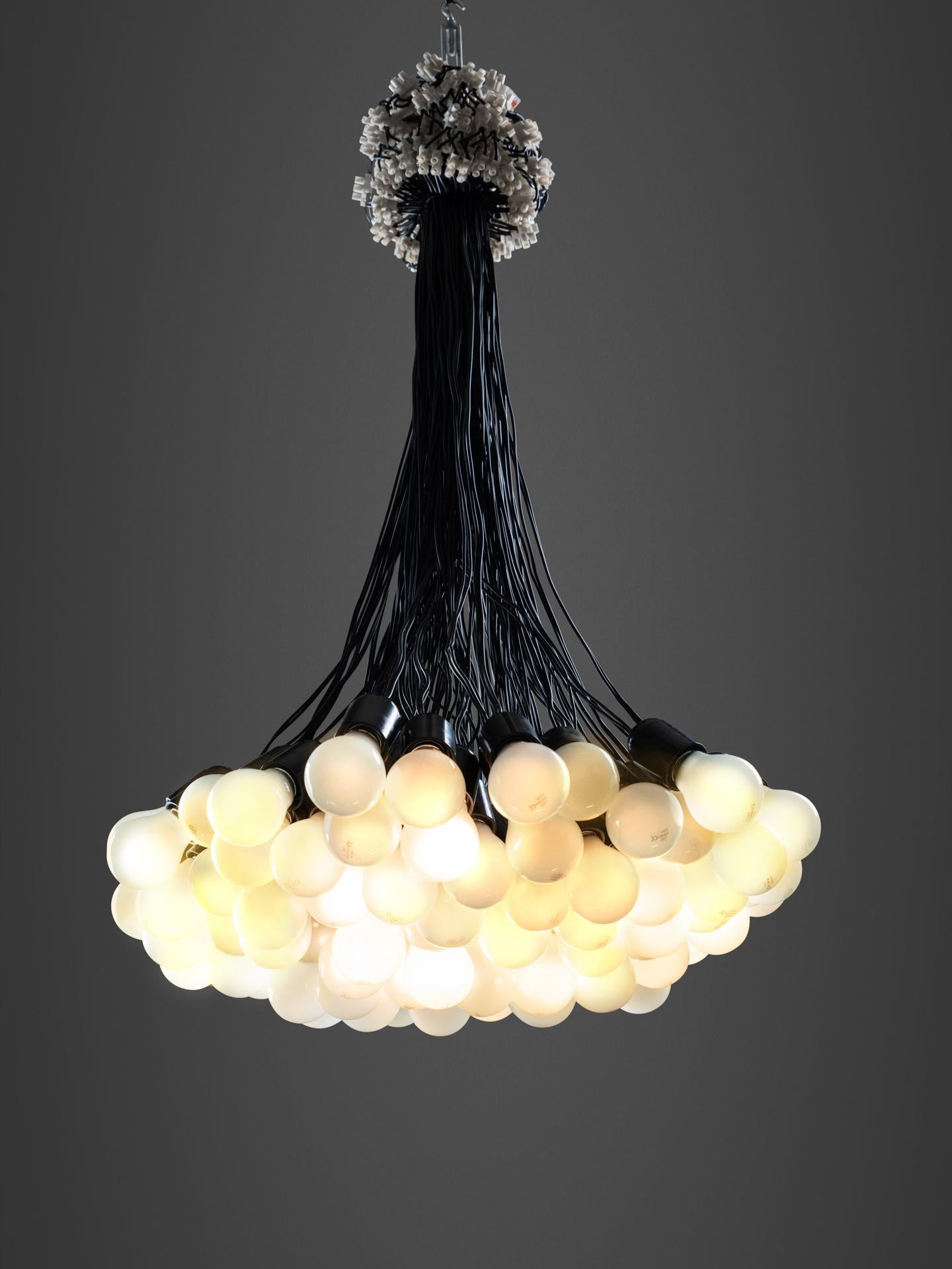 This luminaire has become one of the icons of the DROOG collection and reflects a 