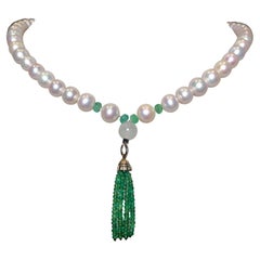 Collier de perles d'eau douce, d'émeraudes et de jadéites avec fermoir en or 18k