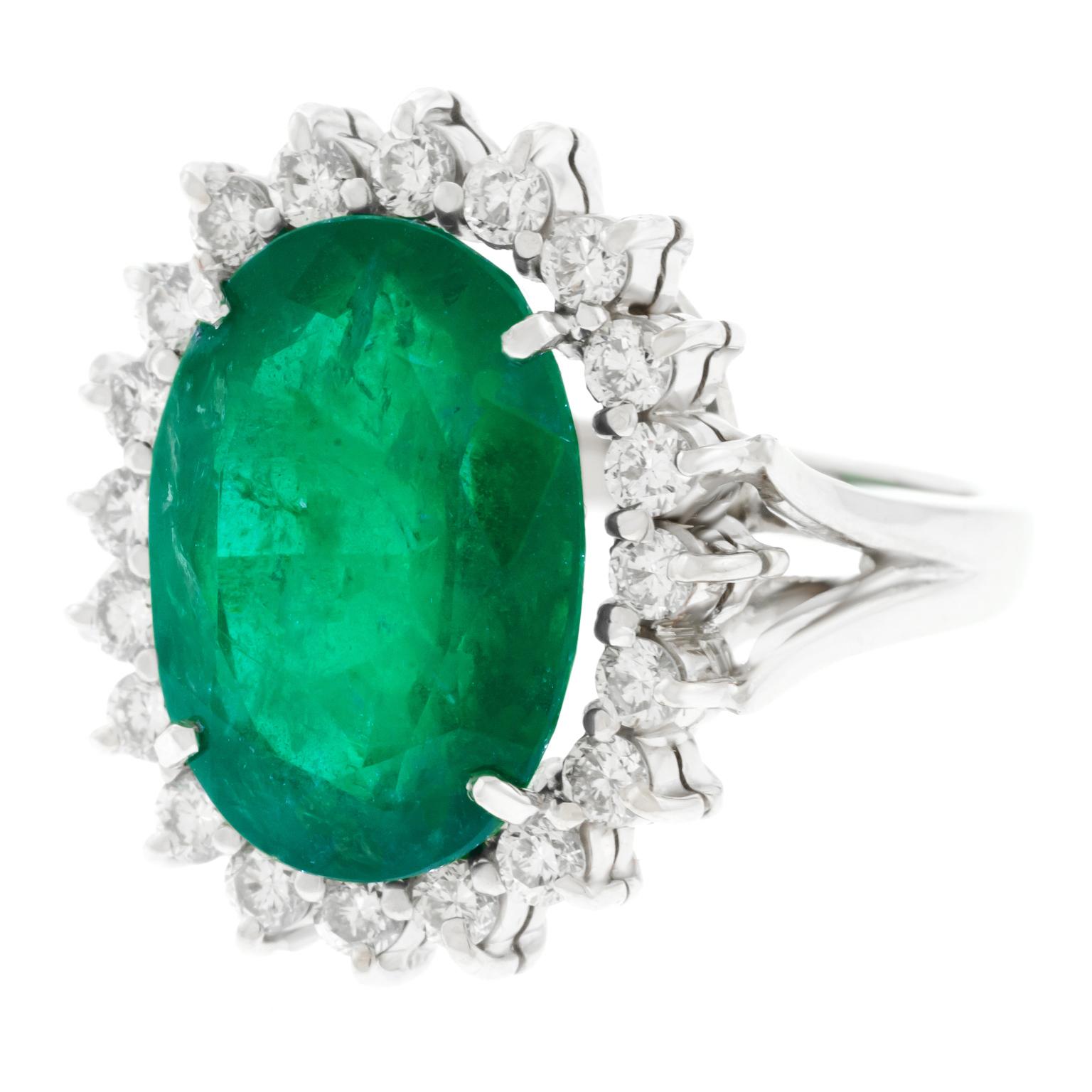 8.50 Carat Emerald and Diamond Set White Gold Ring GIA In Excellent Condition In Litchfield, CT