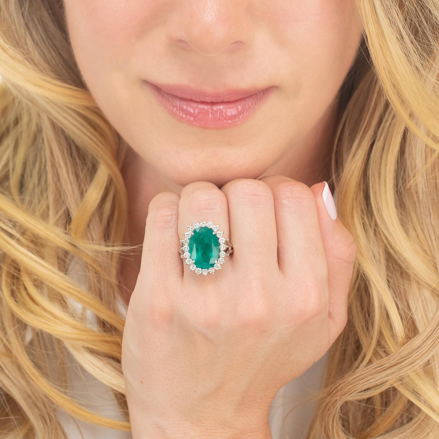 Women's or Men's 8.50 Carat Emerald and Diamond Set White Gold Ring GIA