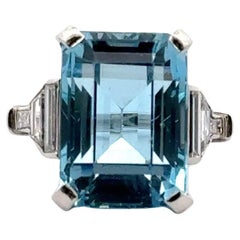 8.50 Carat Emerald Cut Aquamarine
Diamond Platinum Vintage Cocktail Ring 8.50 Carat Emerald Cut Aquamarine
Diamond Platinum Vintage Cocktail Ring