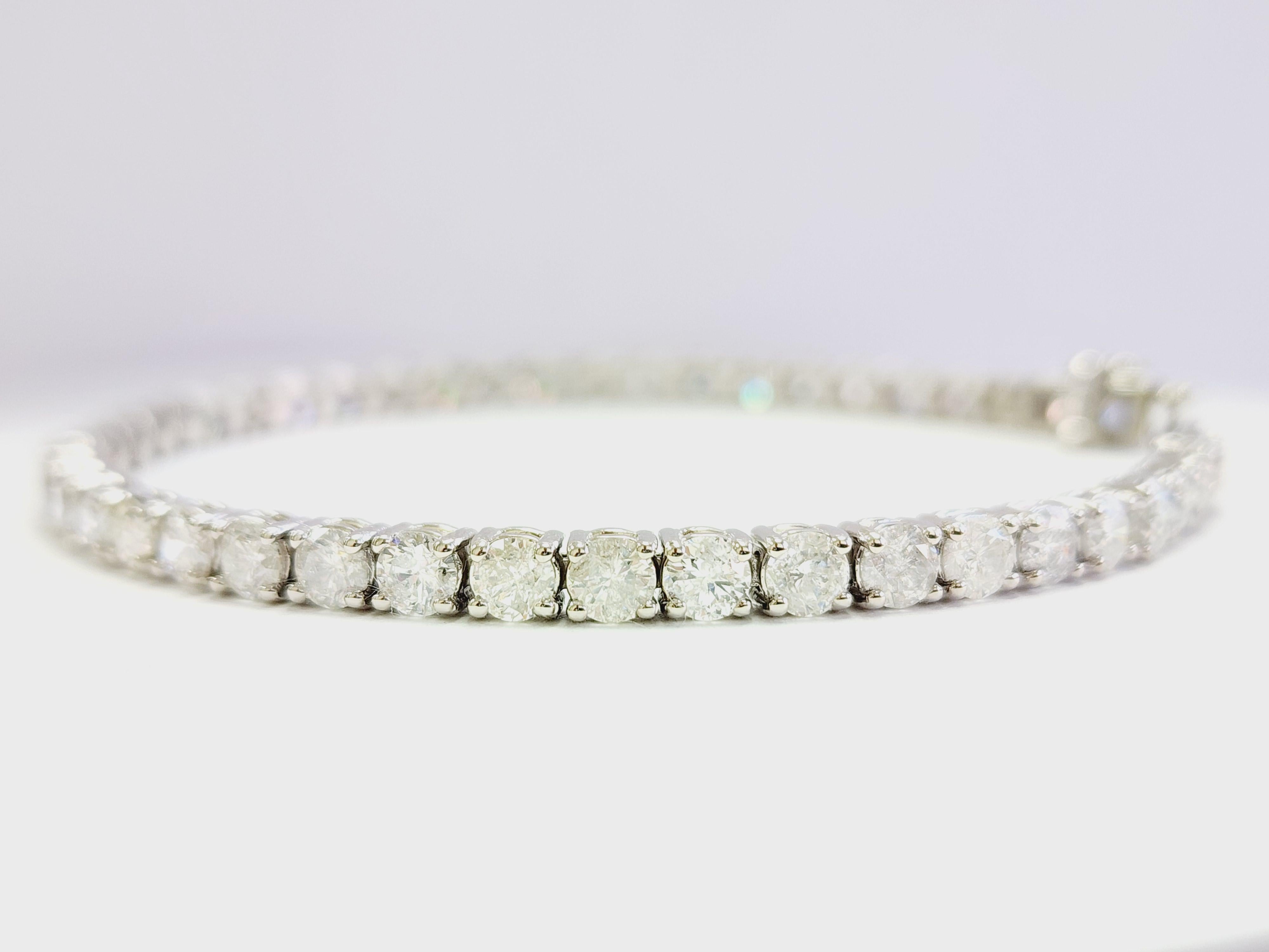 Modern 8.50 Carat Natural Diamond Tennis Bracelet 14 Karat White Gold