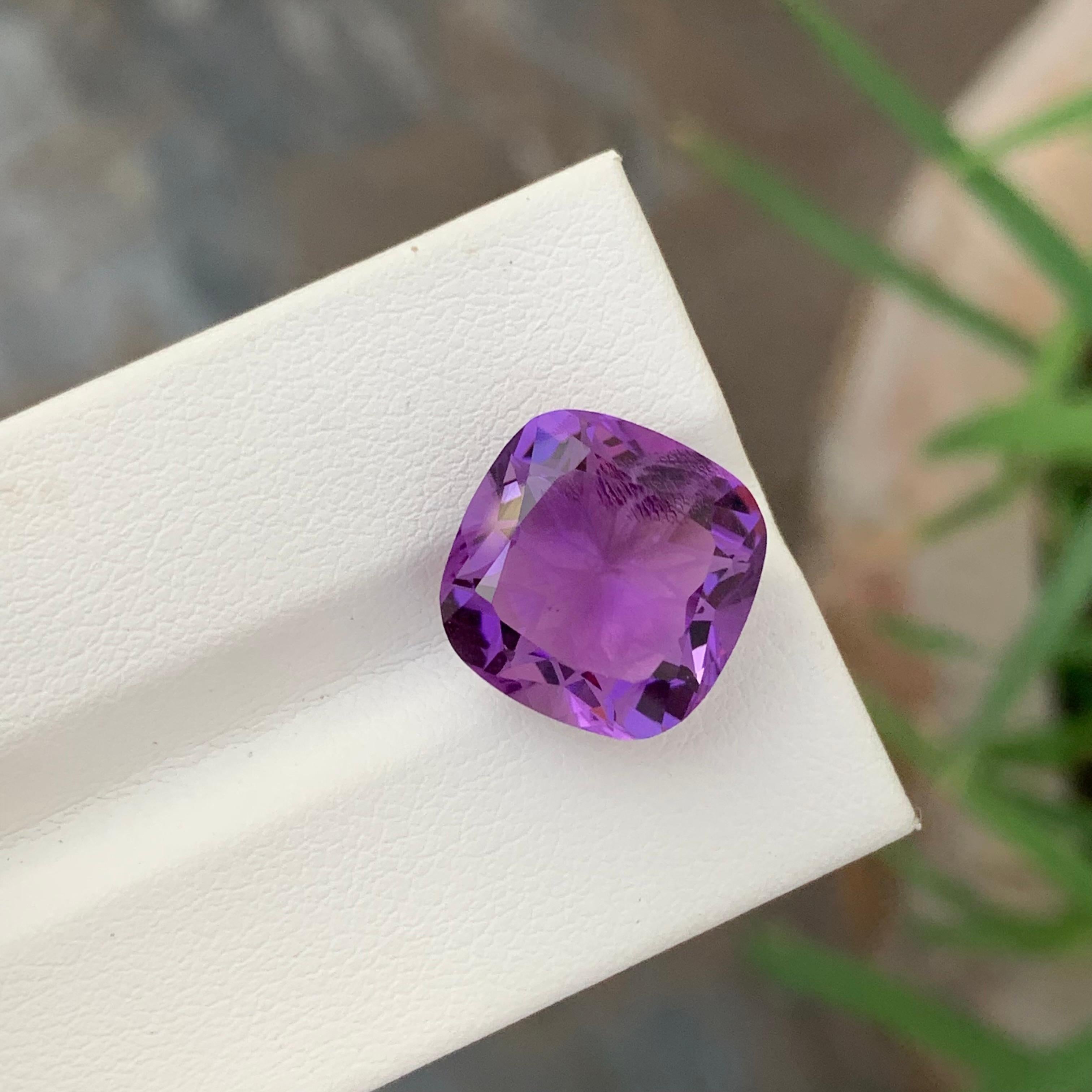 Women's or Men's 8.50 Carat Natural Loose Amethyst Square Shape Gem For Jewellery For Sale