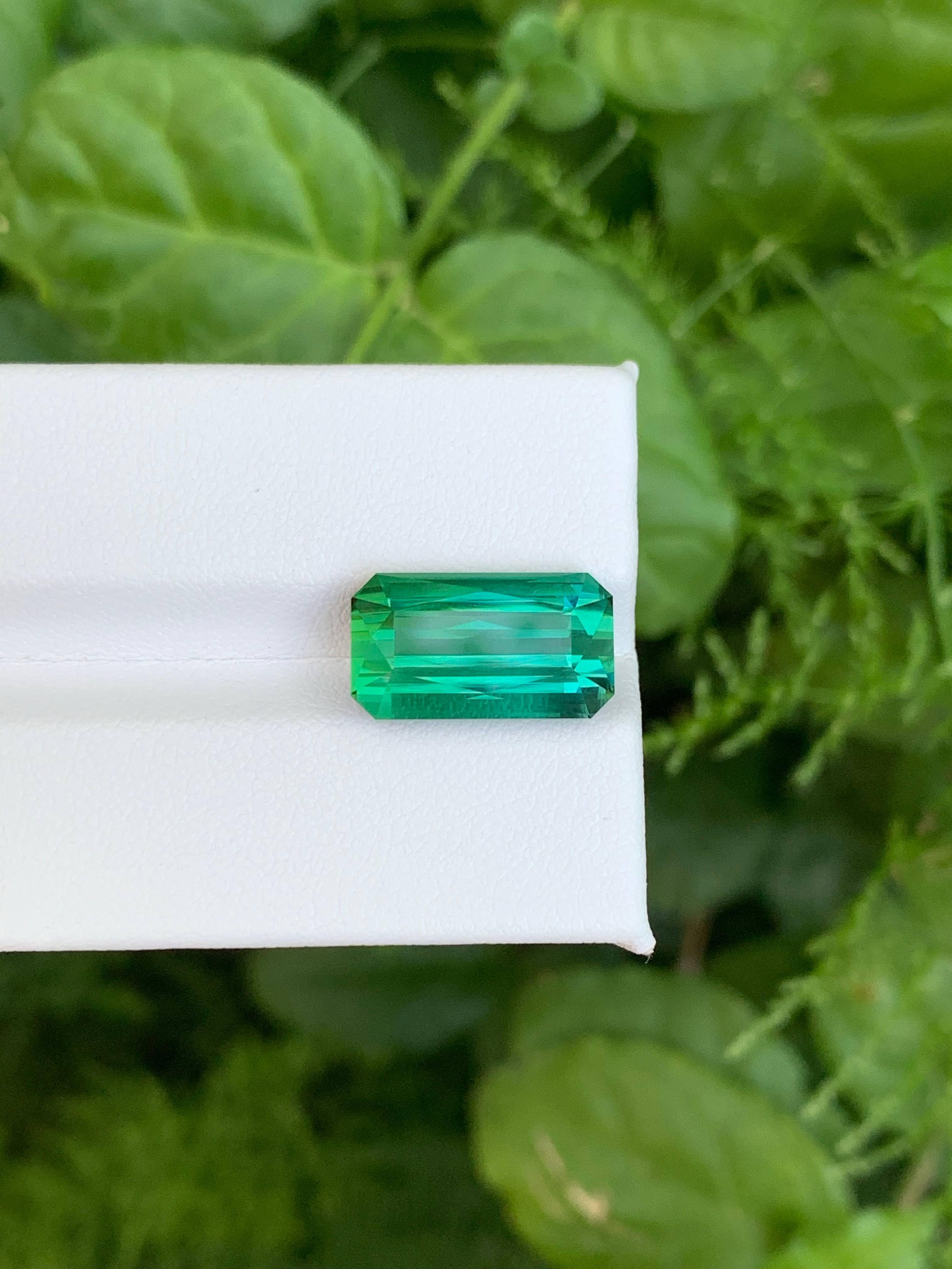 Femenino o masculino Gema afgana suelta de turmalina azul verdosa natural de 8.50 quilates, talla esmeralda en venta