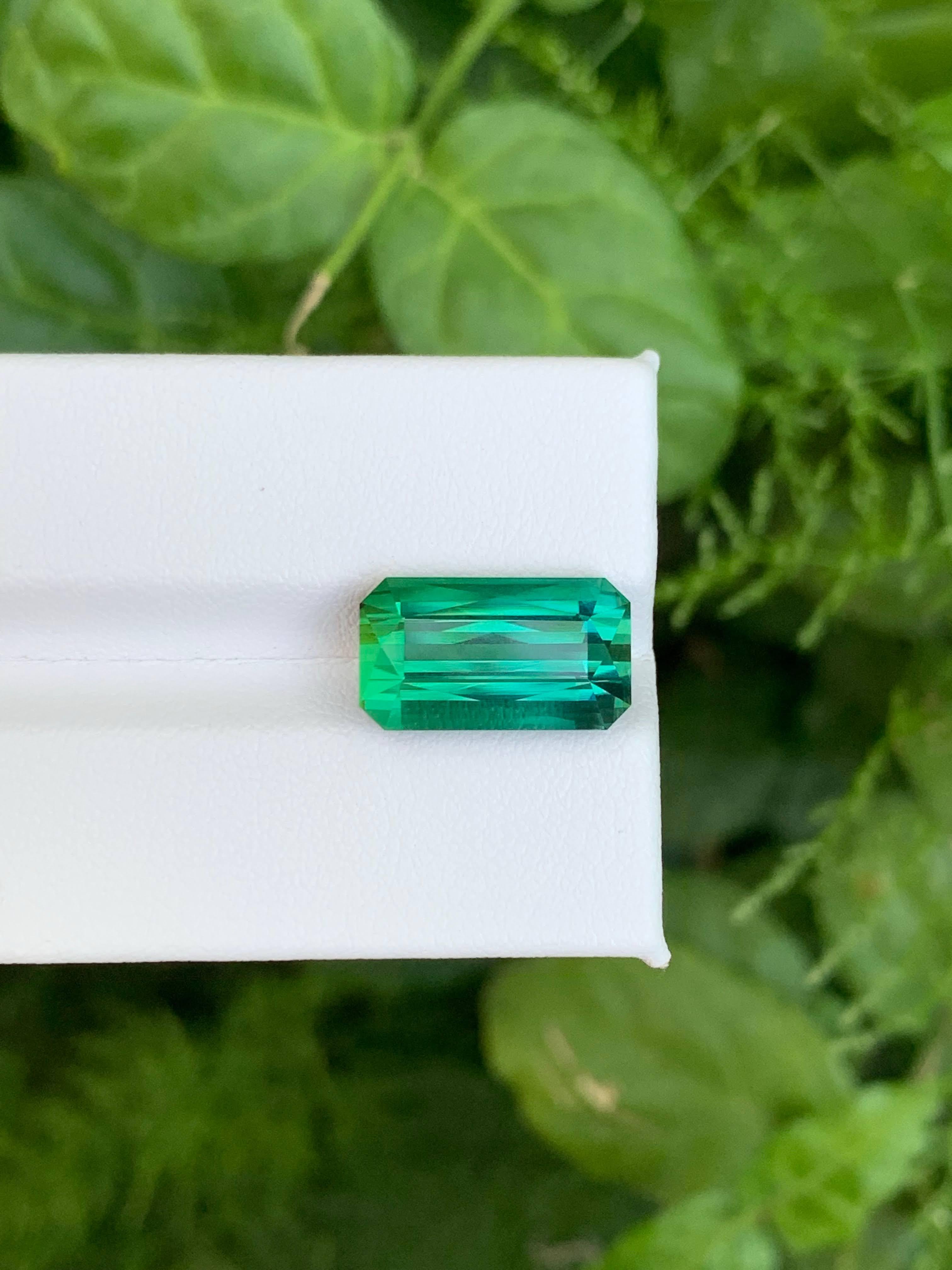 Gema afgana suelta de turmalina azul verdosa natural de 8.50 quilates, talla esmeralda en venta 1