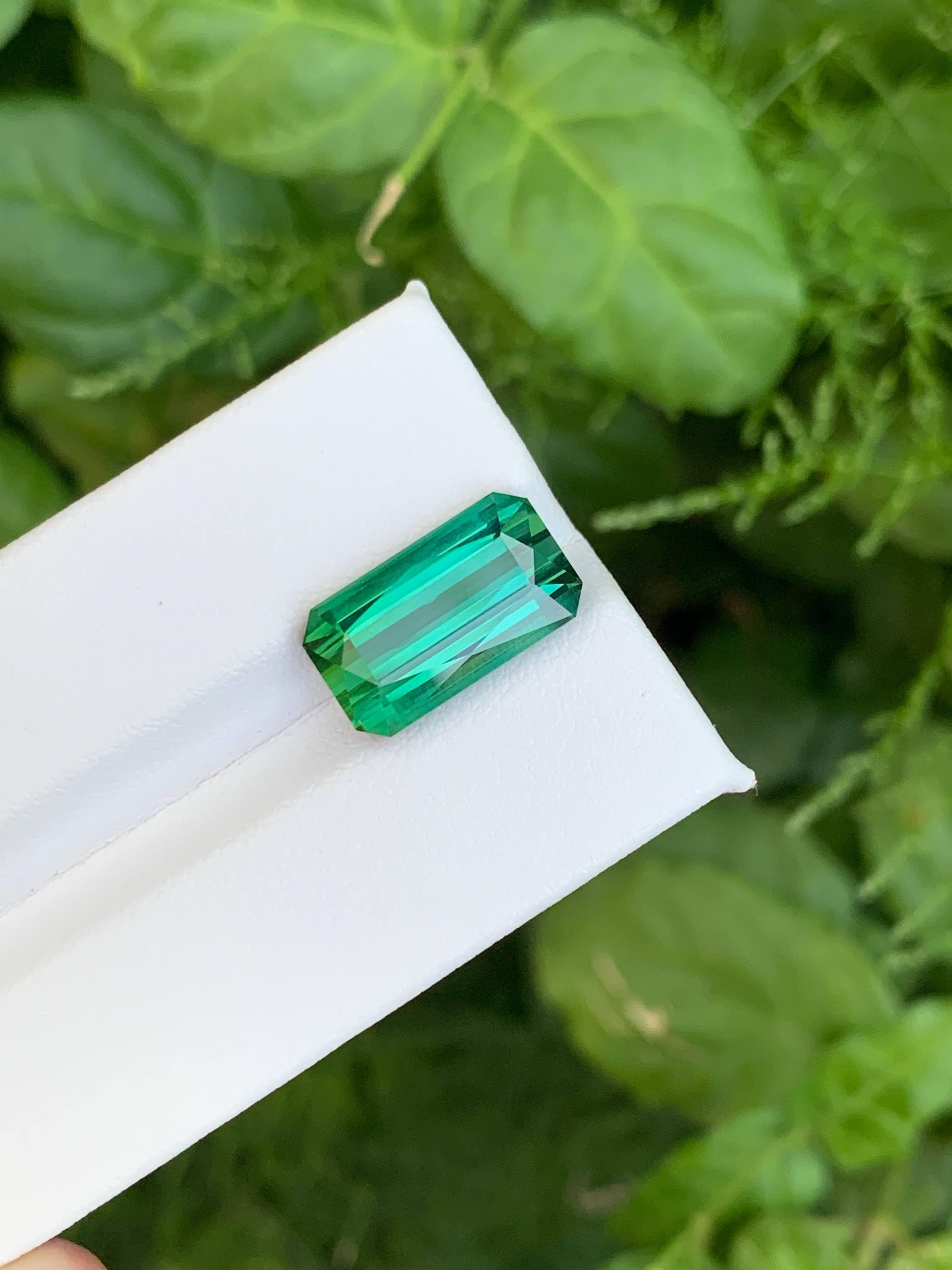 Gema afgana suelta de turmalina azul verdosa natural de 8.50 quilates, talla esmeralda en venta 2