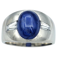 Anillo de Zafiro Estrella Cabujón Oval de 8,50 Quilates con Diamantes Baguette en Platino