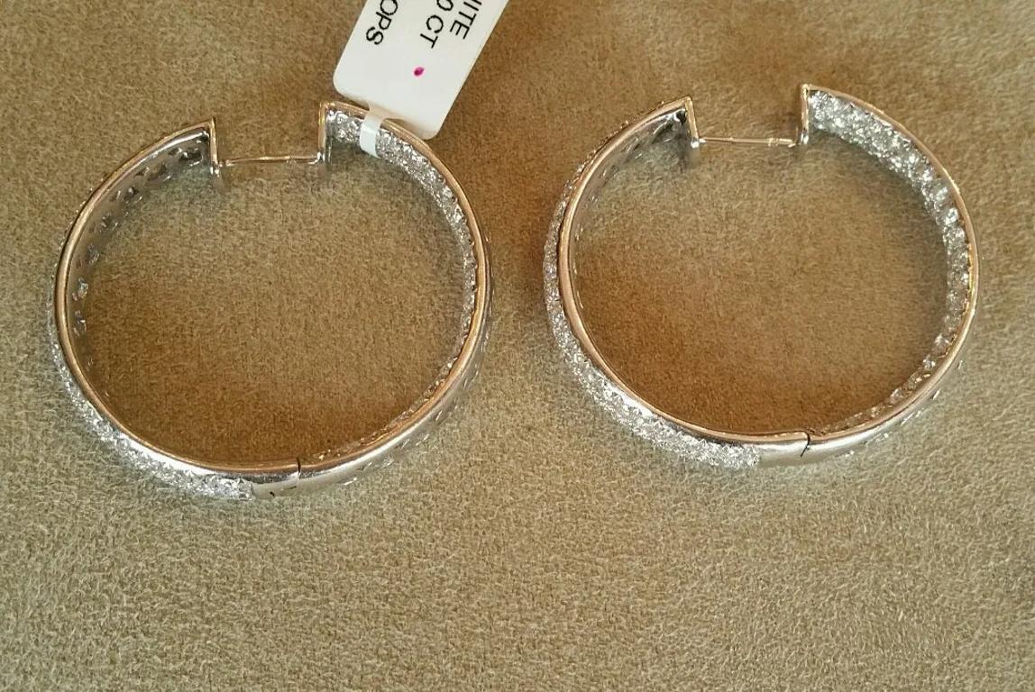 Taille ronde 8.50 Carat Round Hoop Pavé Diamond Earrings 18k White Gold by Odelia en vente