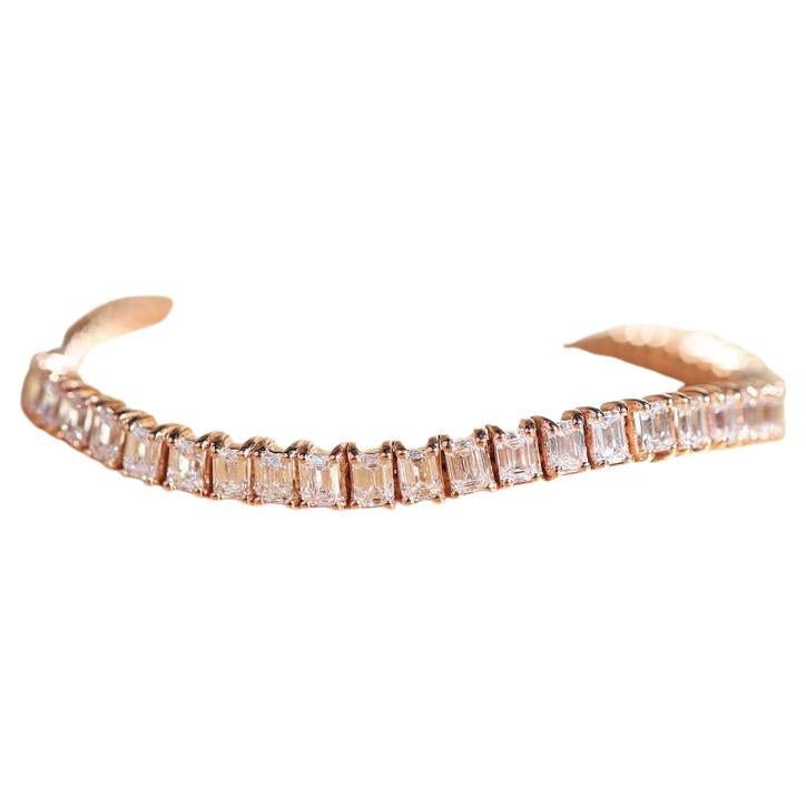 8.50 Carats Emeralds Shape Diamonds 18K Gold Bracelet