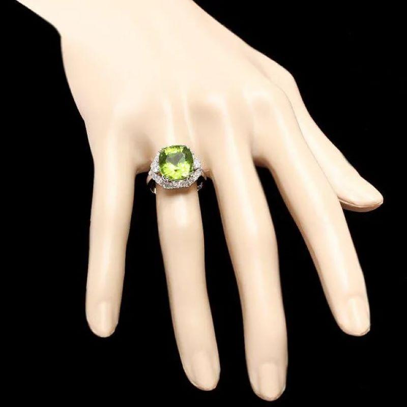 8.50 Carats Natural Peridot and Diamond 14K Solid White Gold Ring In New Condition For Sale In Los Angeles, CA