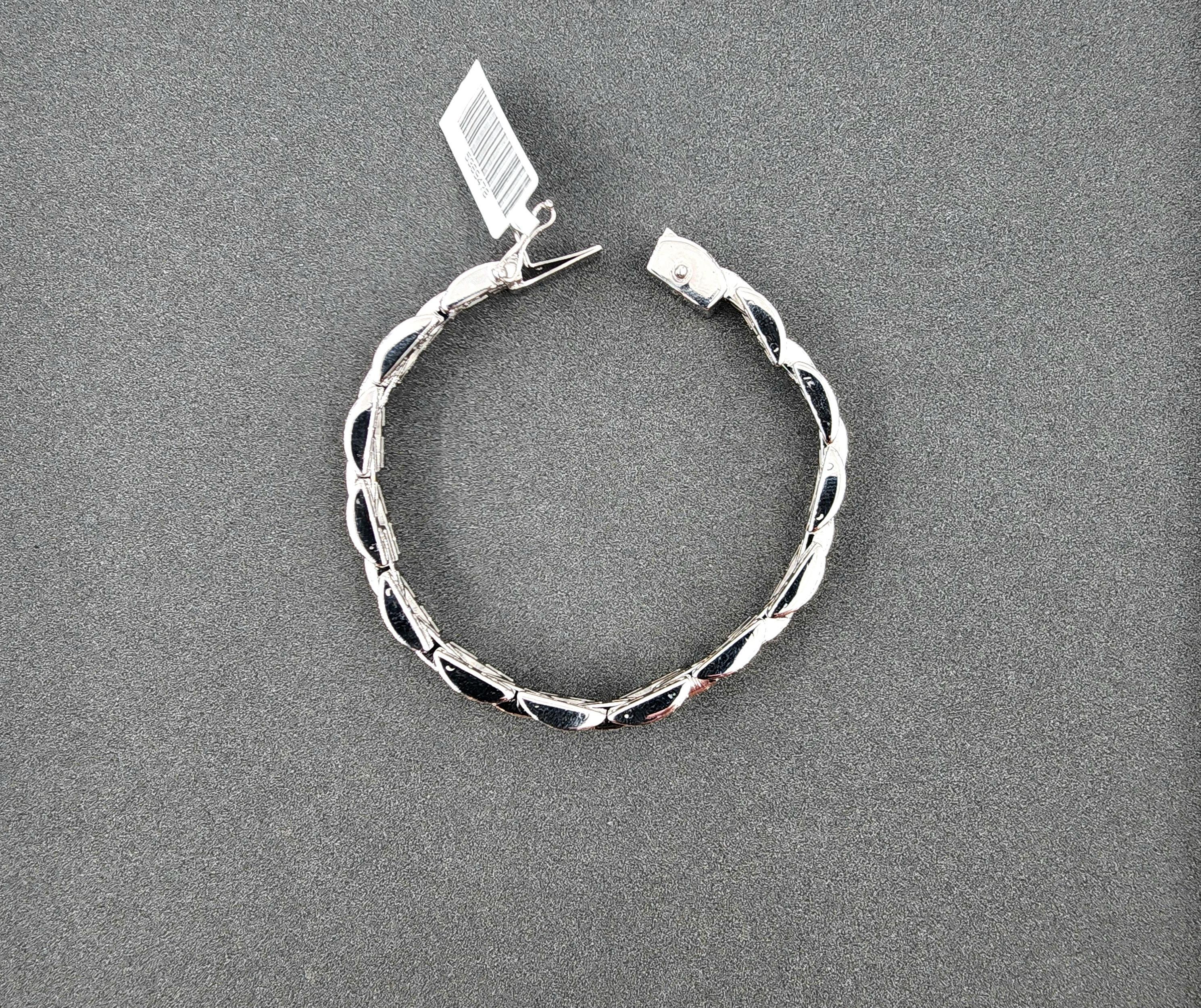 Modern 8.50 ct Diamond Bracelet