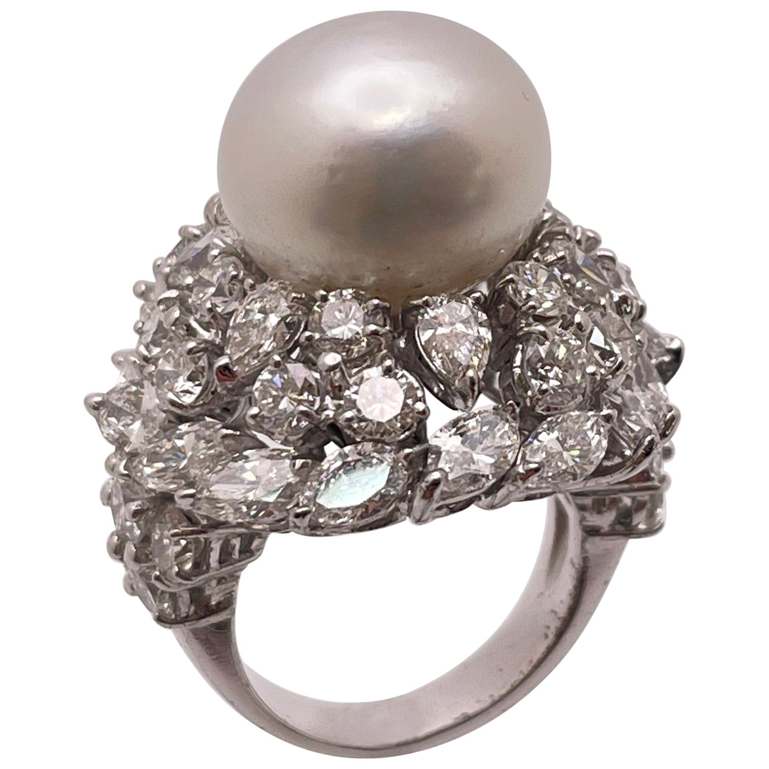 Anello Ballerina con diamante e perla bianca naturale 8,50 CT in vendita