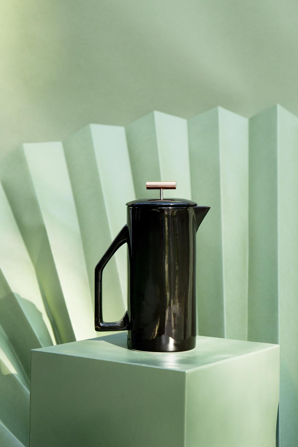 Brew perfect, full-bodied coffee in the traditional French press method. This heavy walled ceramic press pot is a functional and beautiful addition to your kitchen table. The ceramic body maintains a consistent temperature throughout the brewing